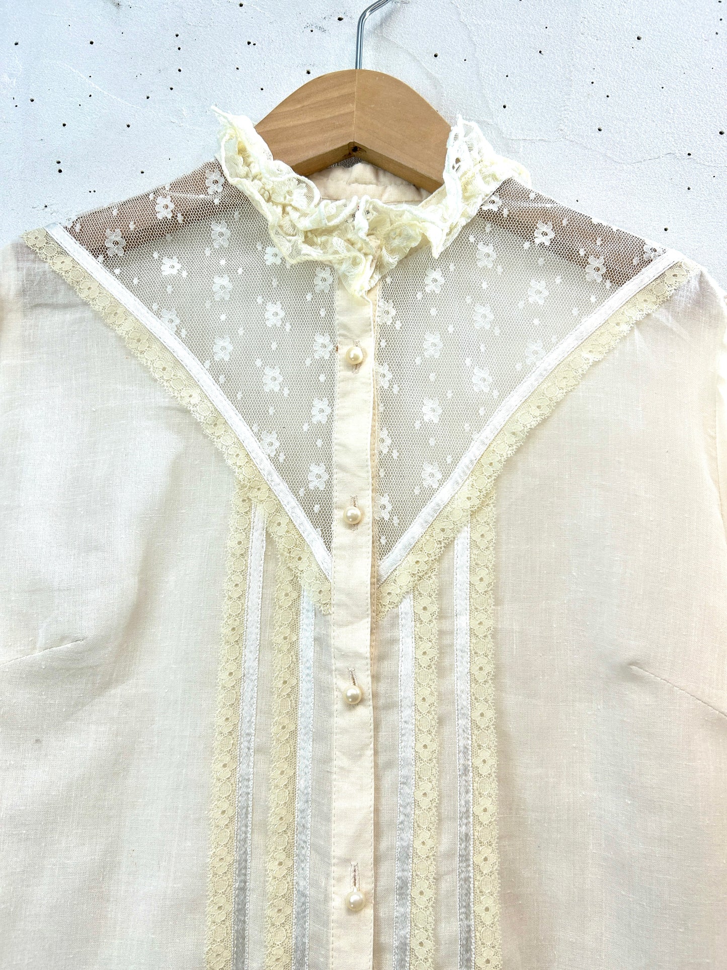 Vintage White Blouse [E32484]