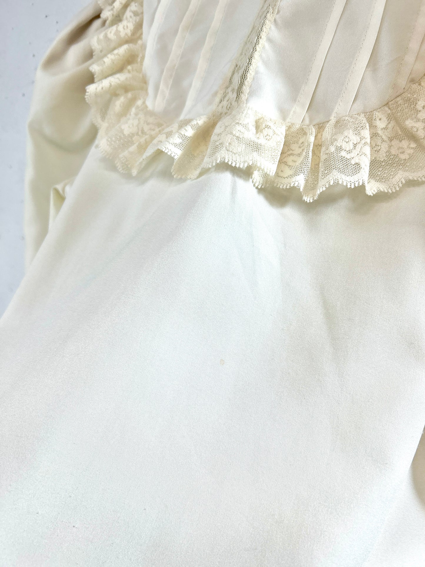 Vintage White Blouse MADE IN USA [B31687]