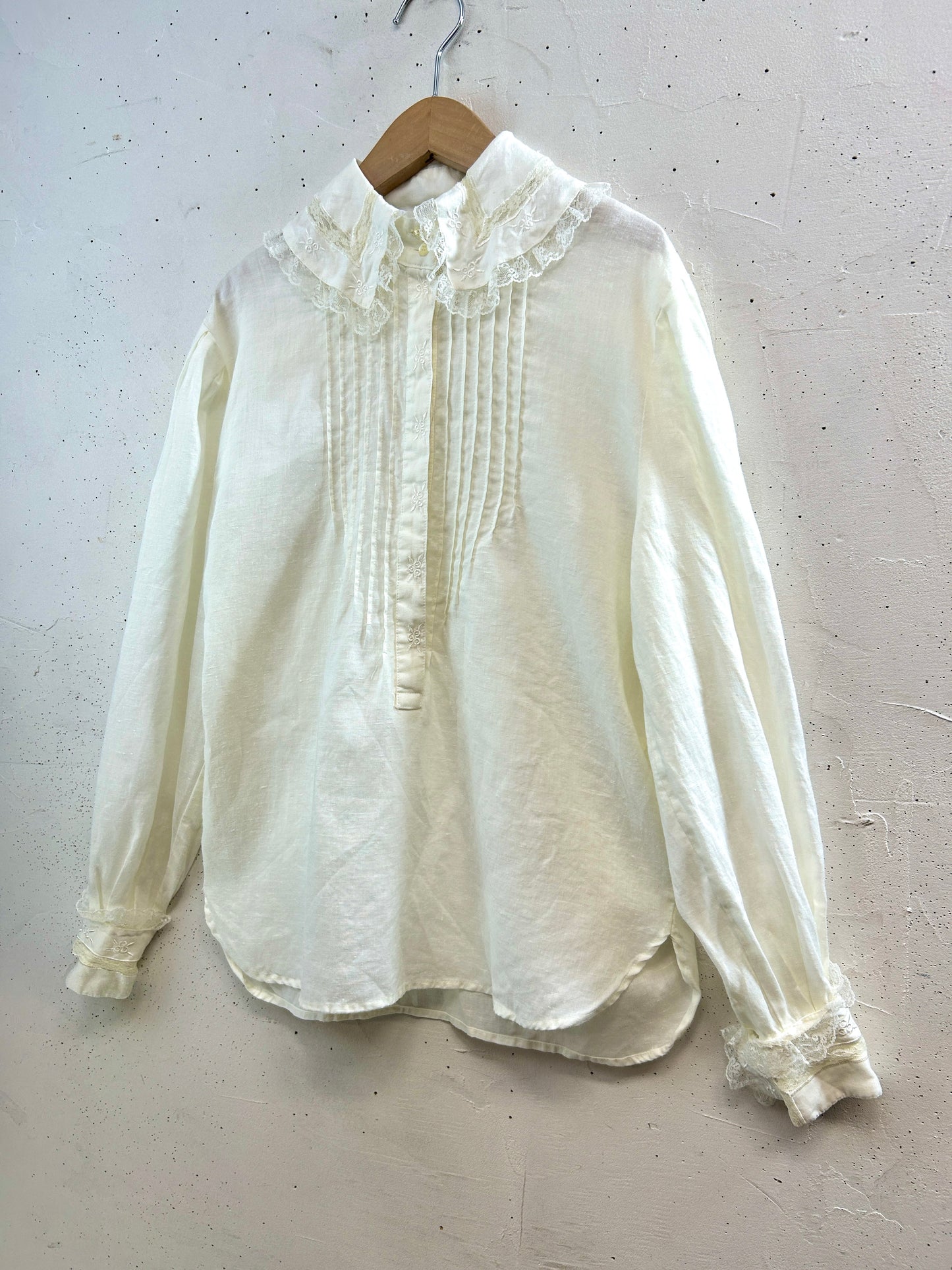 Vintage White Blouse [D32382]