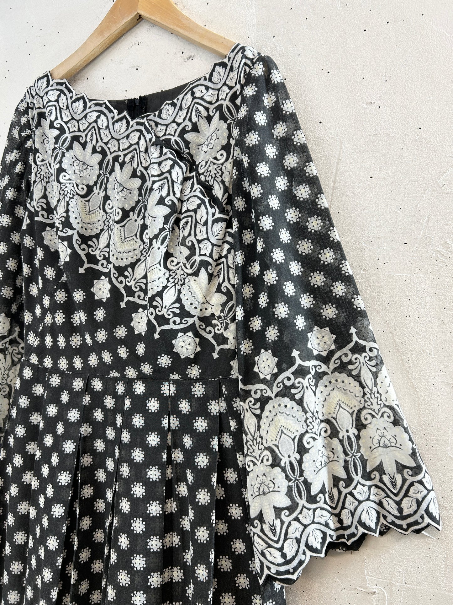 '70s Vintage Dress [J30640]