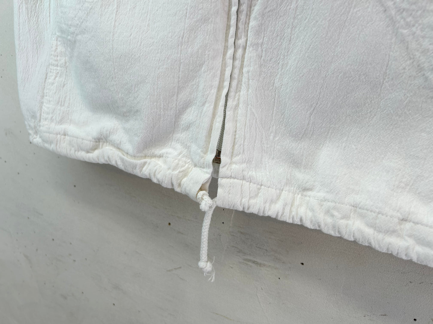 Vintage White Hood Vest [D29996]