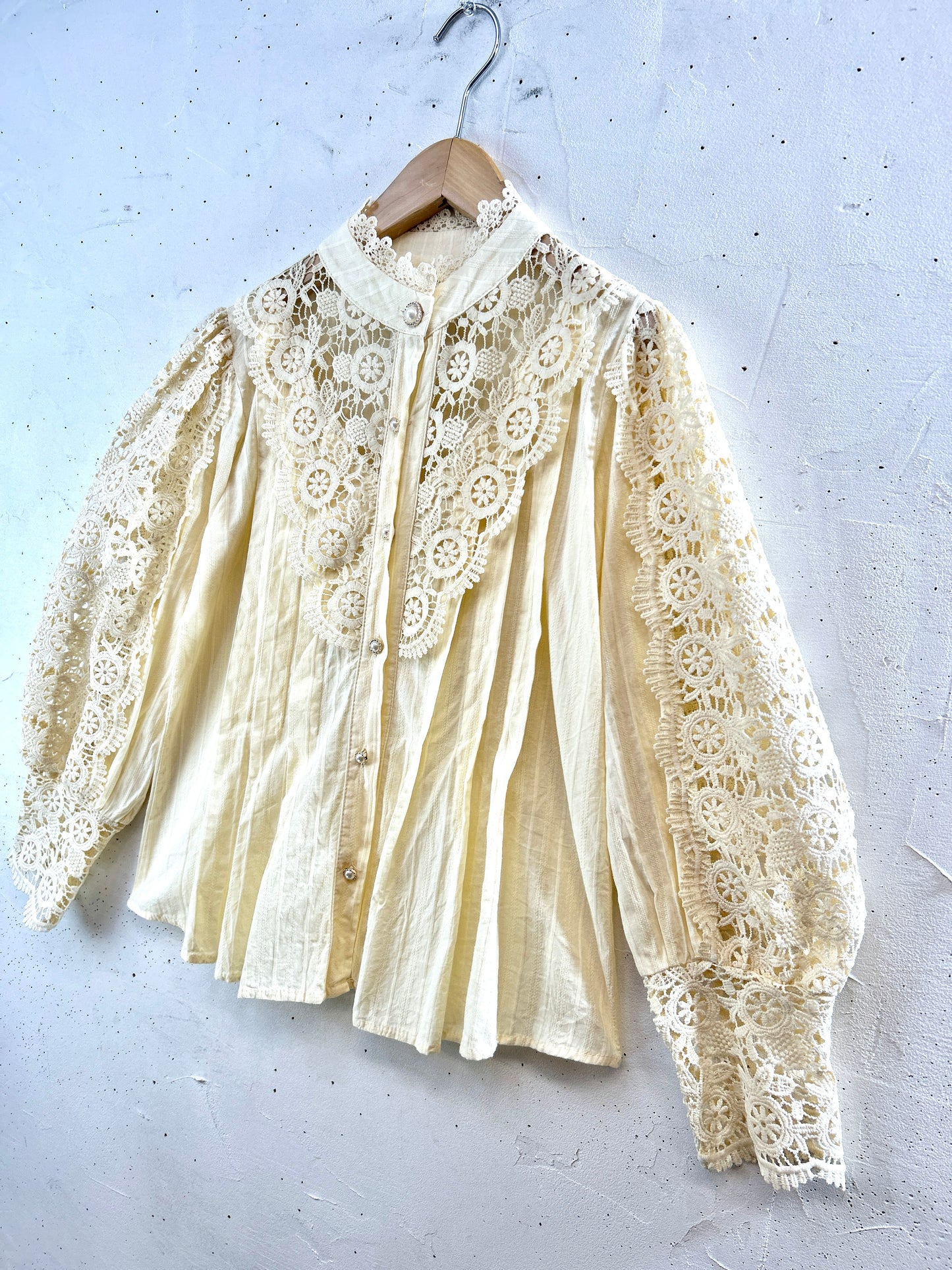 Vintage White Blouse [J30658］