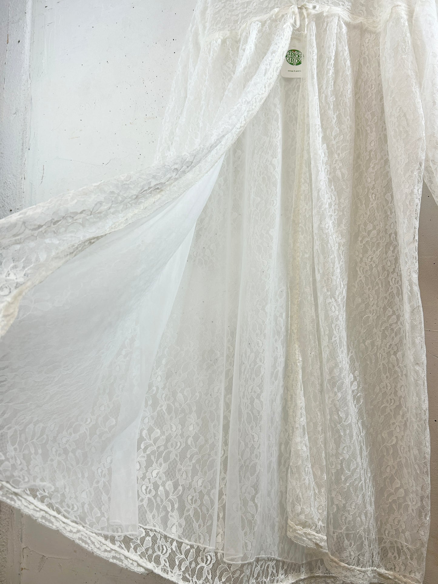 Vintage Gown [H30767]