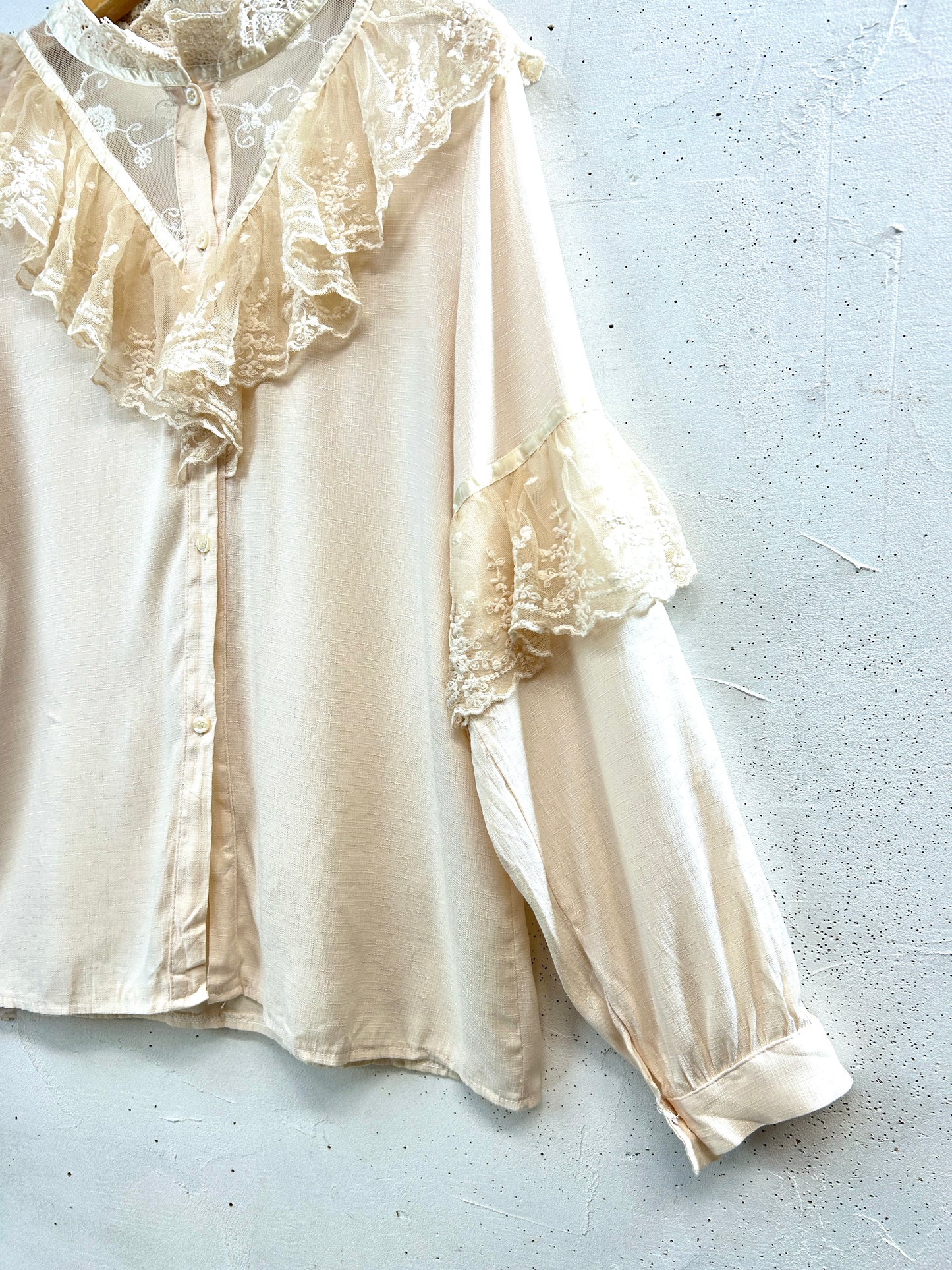 Vintage White Blouse [E32487]