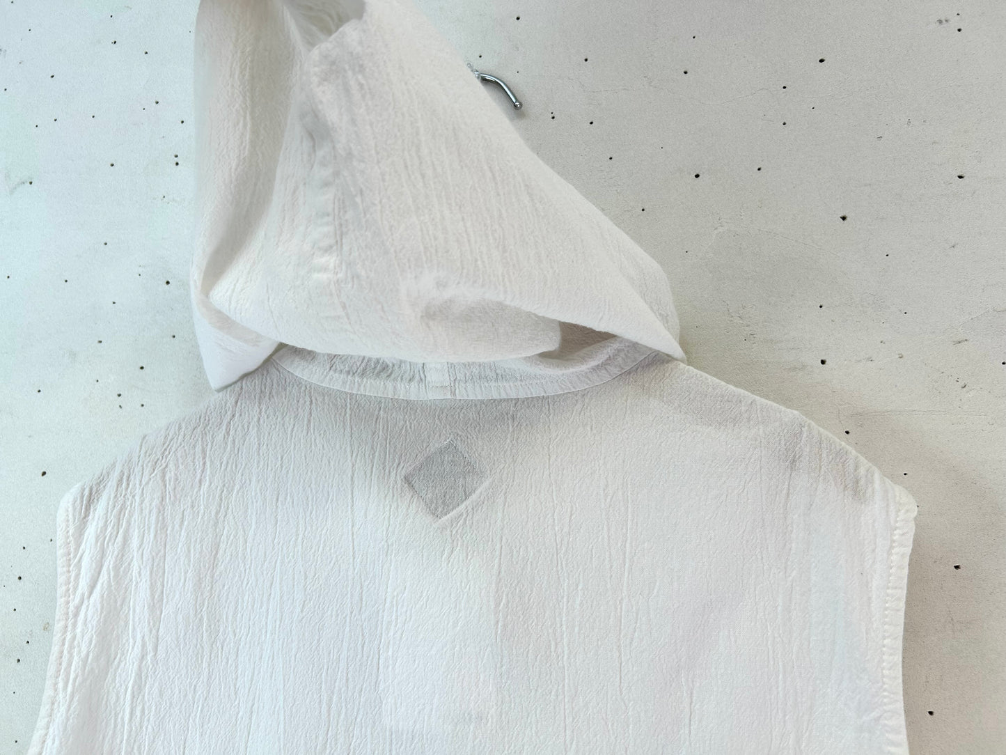 Vintage White Hood Vest [D29996]