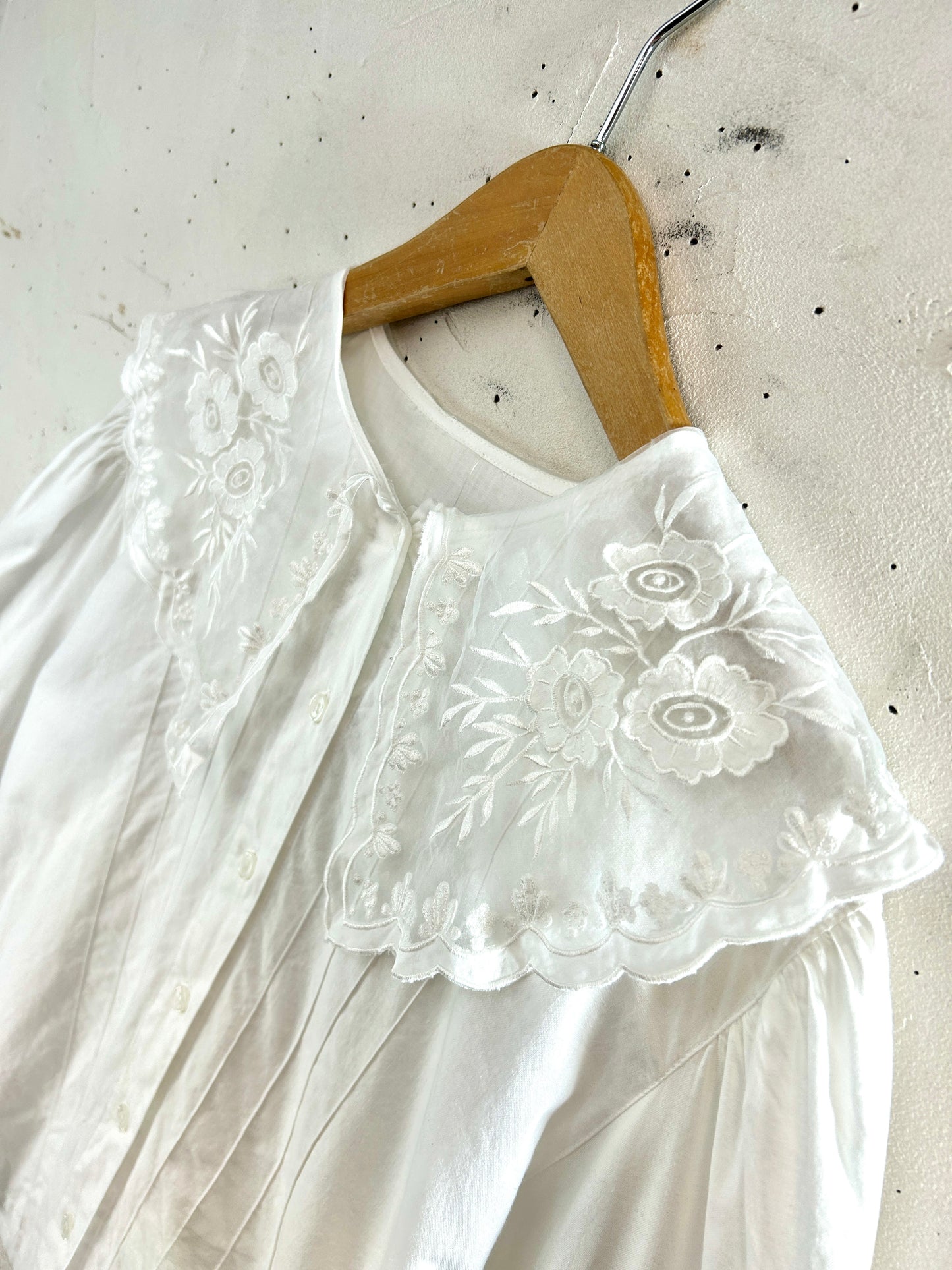 Vintage White Blouse [H33641]