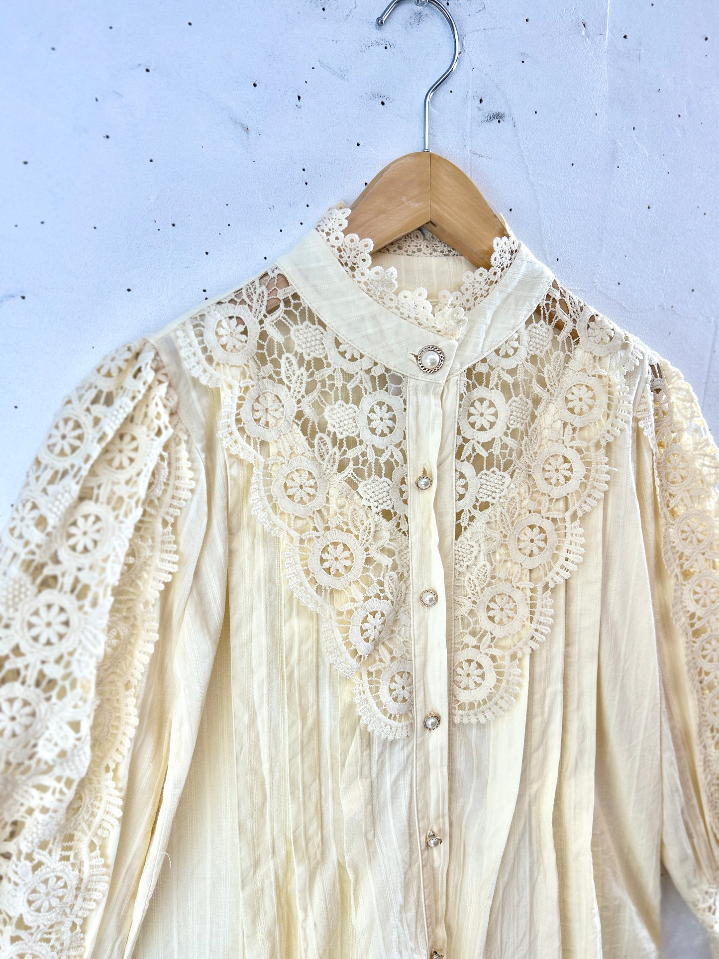 Vintage White Blouse [J30658］