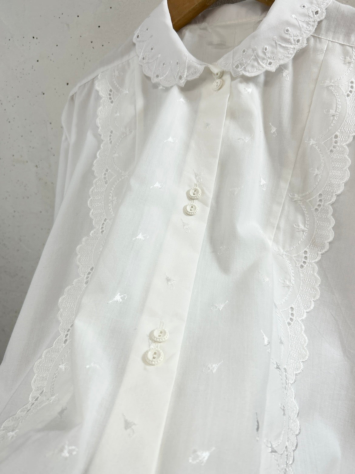 Vintage White Blouse Umbrella Stitch [D32077]