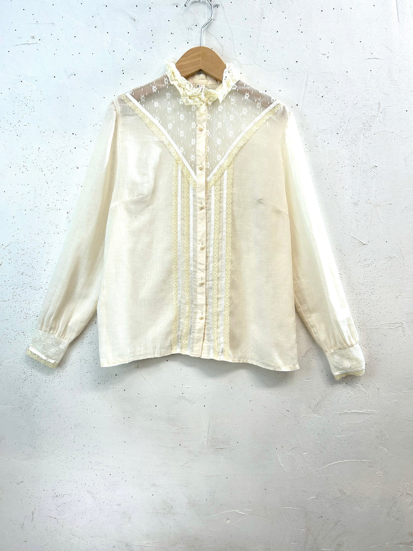 Vintage White Blouse [E32484]