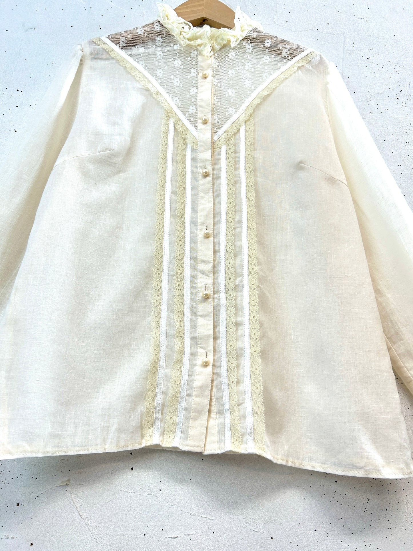 Vintage White Blouse [E32484]