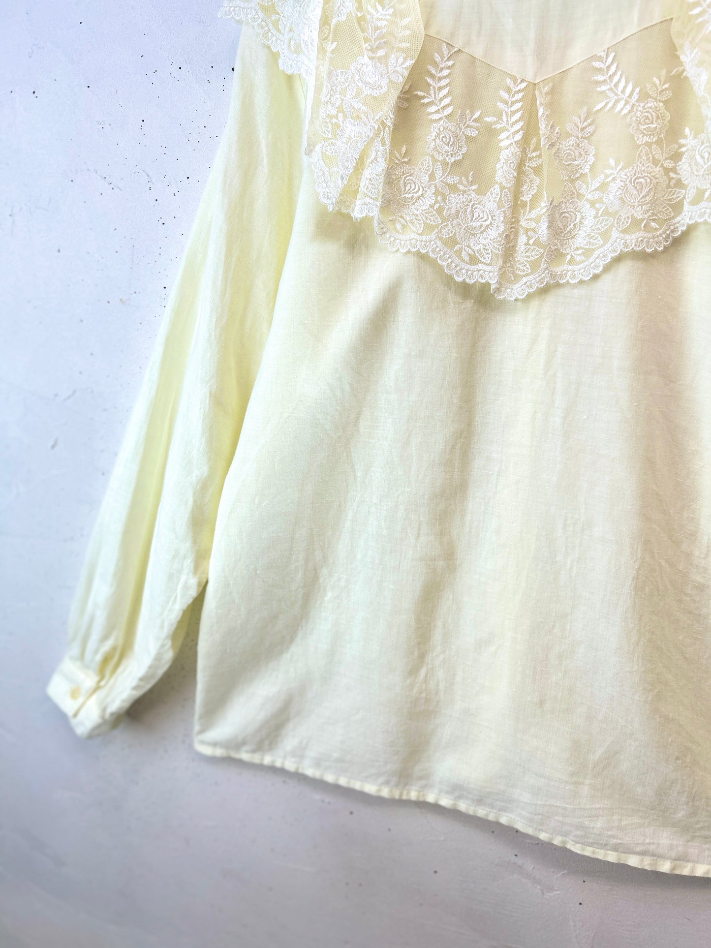 Vintage White Blouse [K30844]