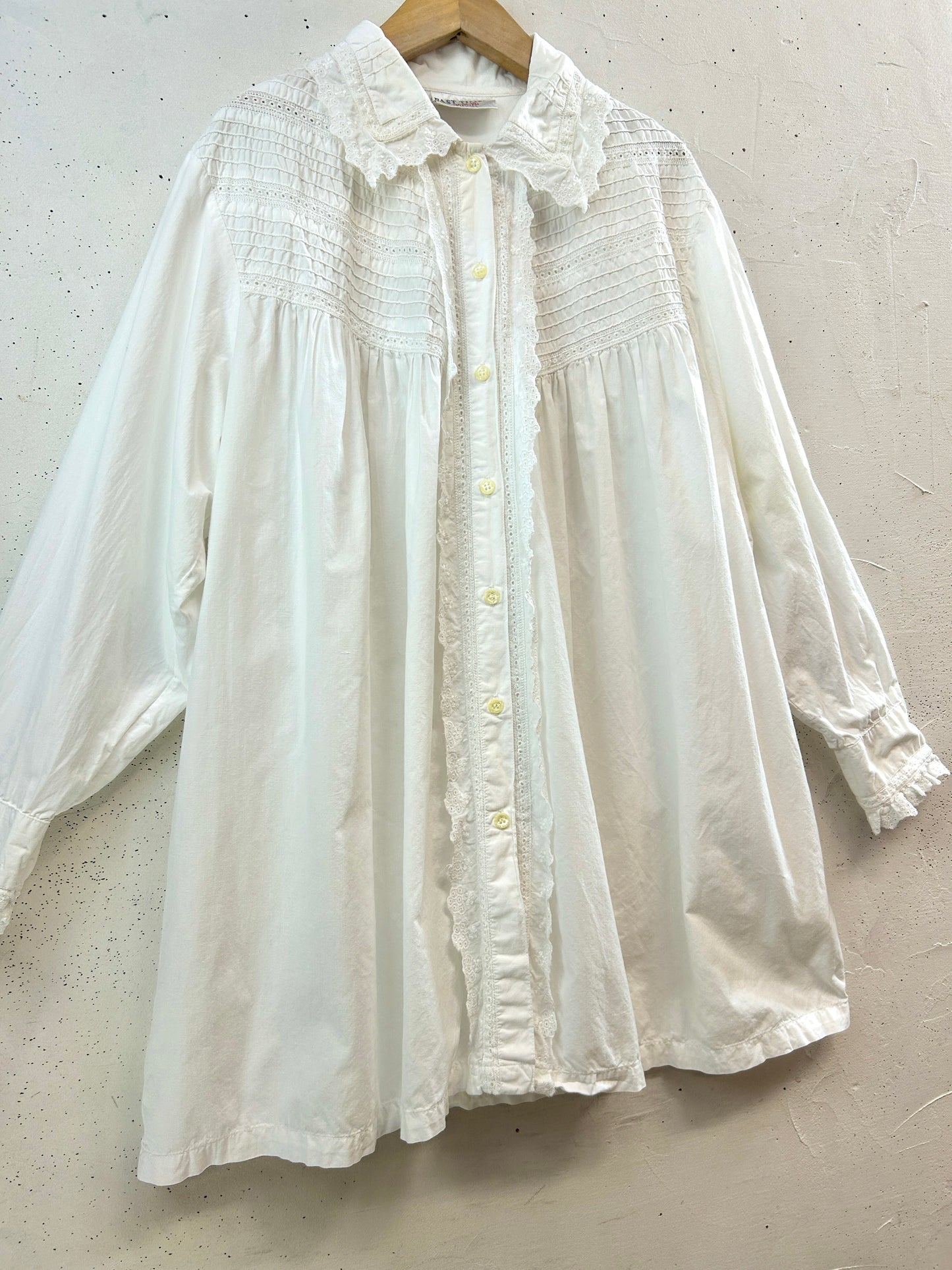Vintage White Blouse [D32381]