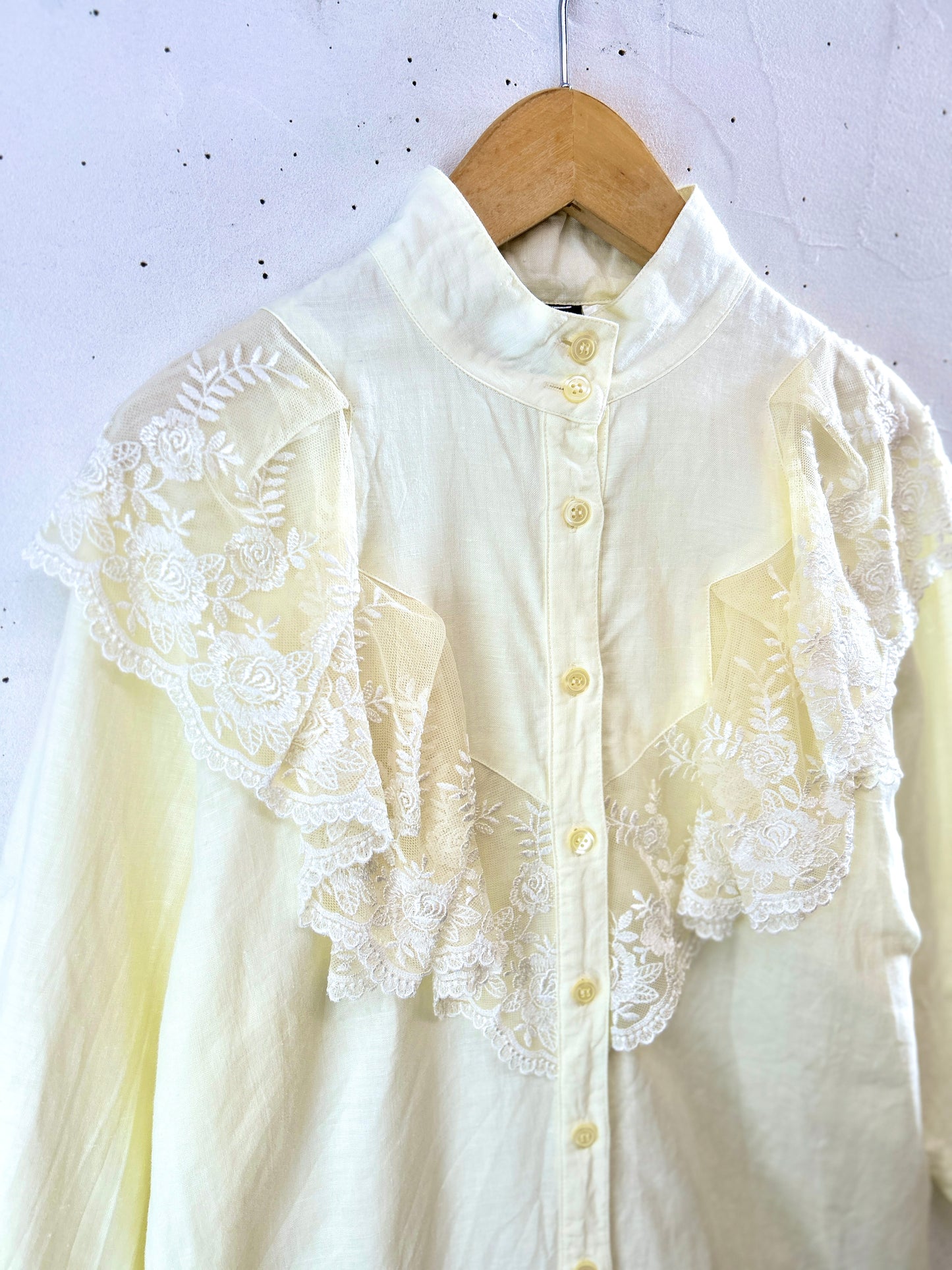 Vintage White Blouse [K30844]