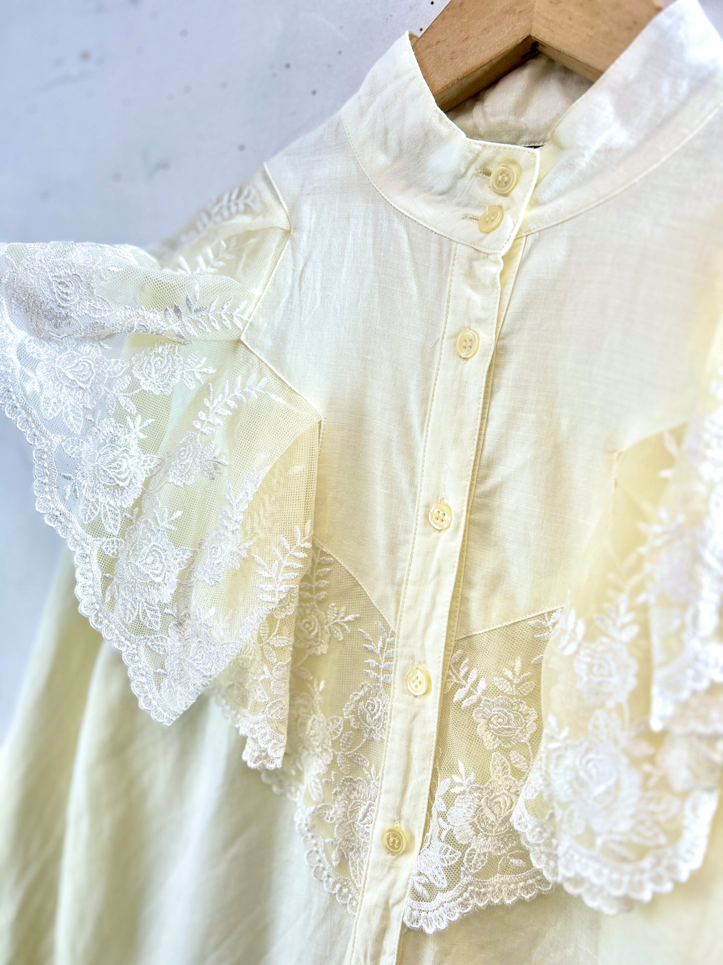 Vintage White Blouse [K30844]