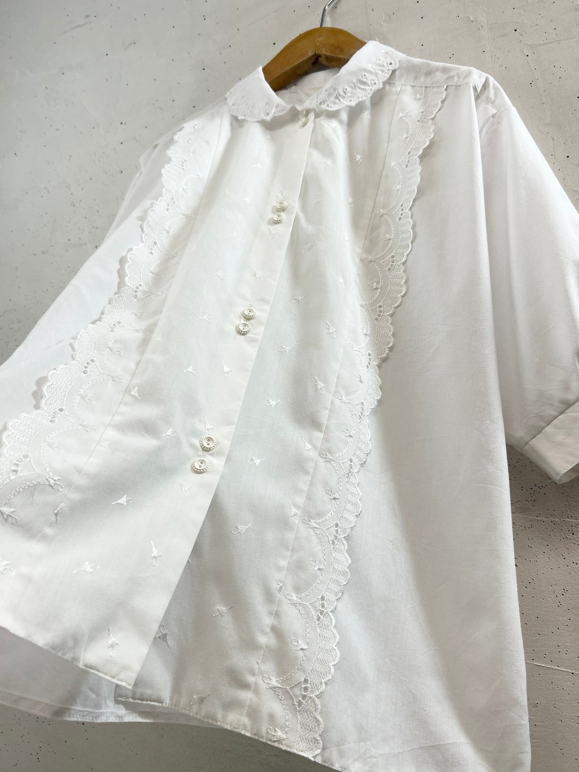 Vintage White Blouse Umbrella Stitch [D32077]