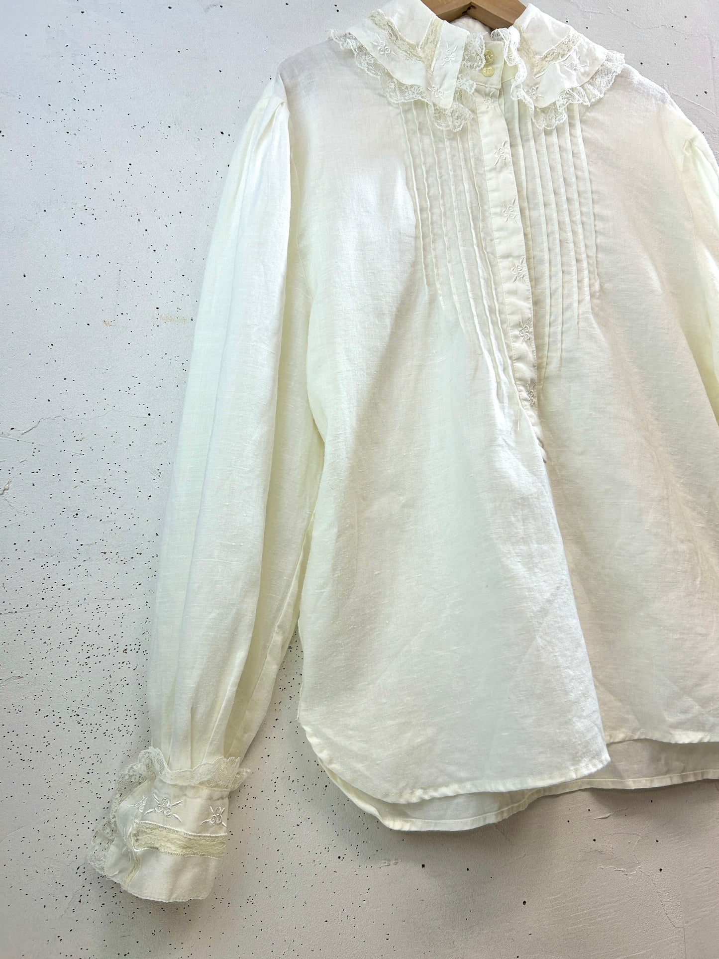 Vintage White Blouse [D32382]