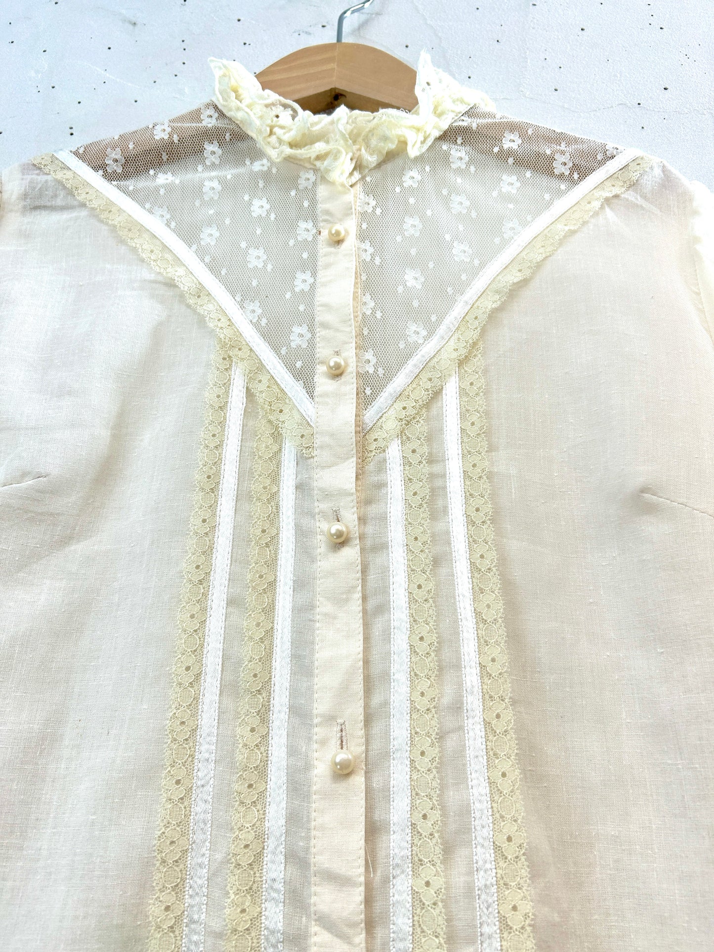 Vintage White Blouse [E32484]