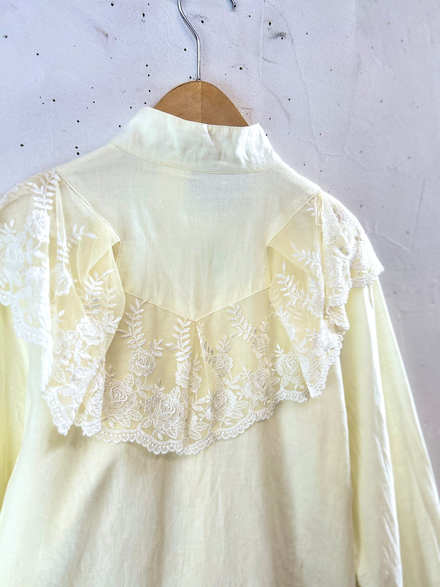 Vintage White Blouse [K30844]