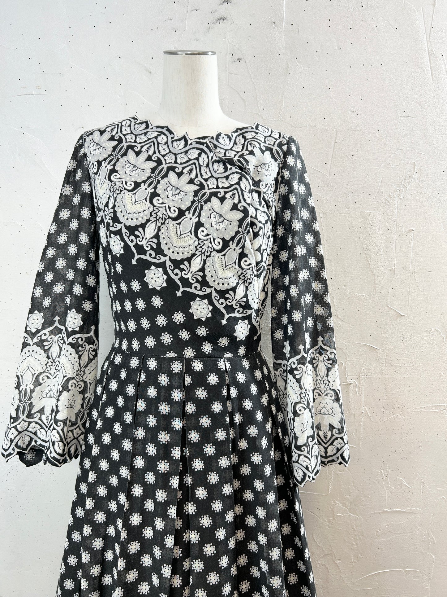 '70s Vintage Dress [J30640]