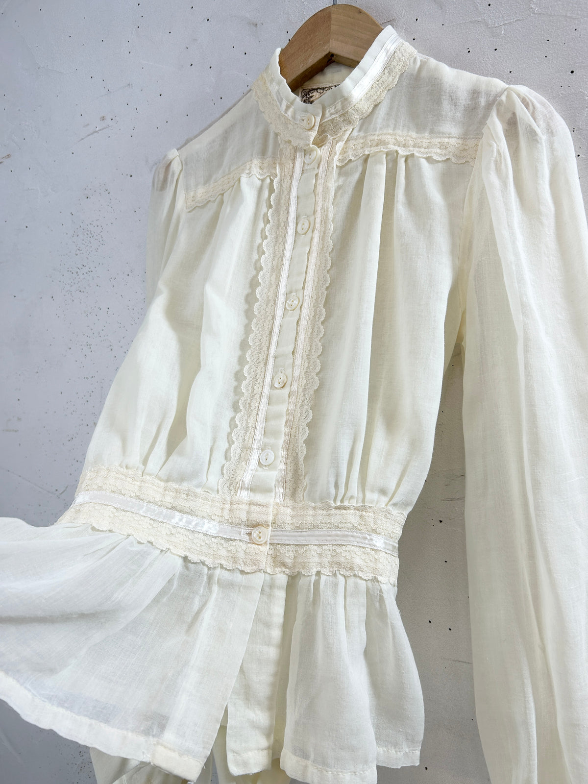 Vintage White Blouse 〜GUNNIES〜 でかタグ [I34005]