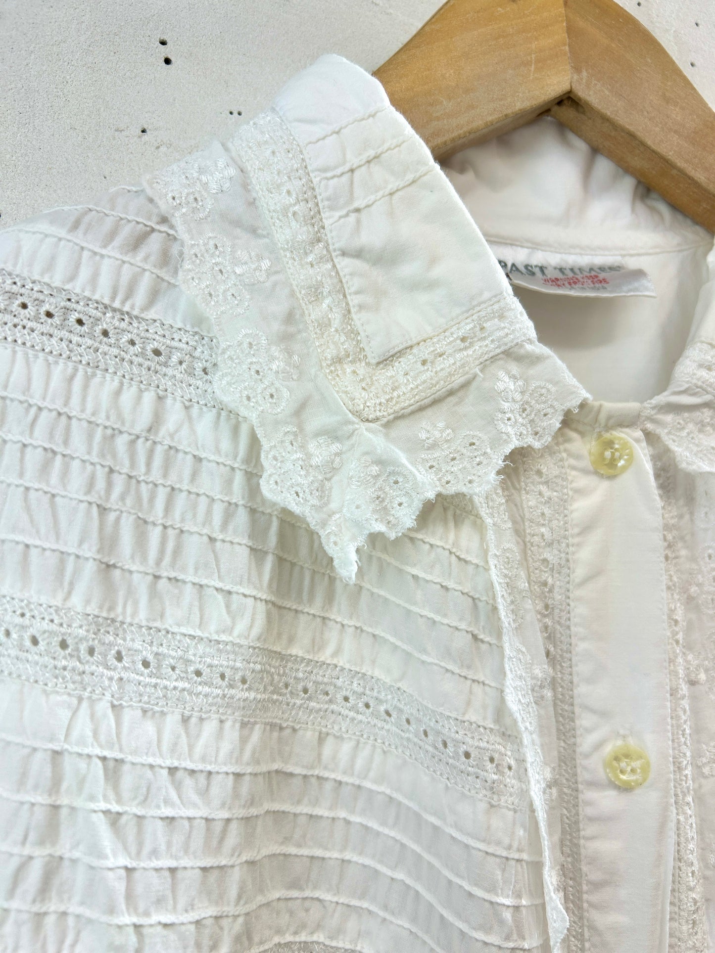 Vintage White Blouse [D32381]