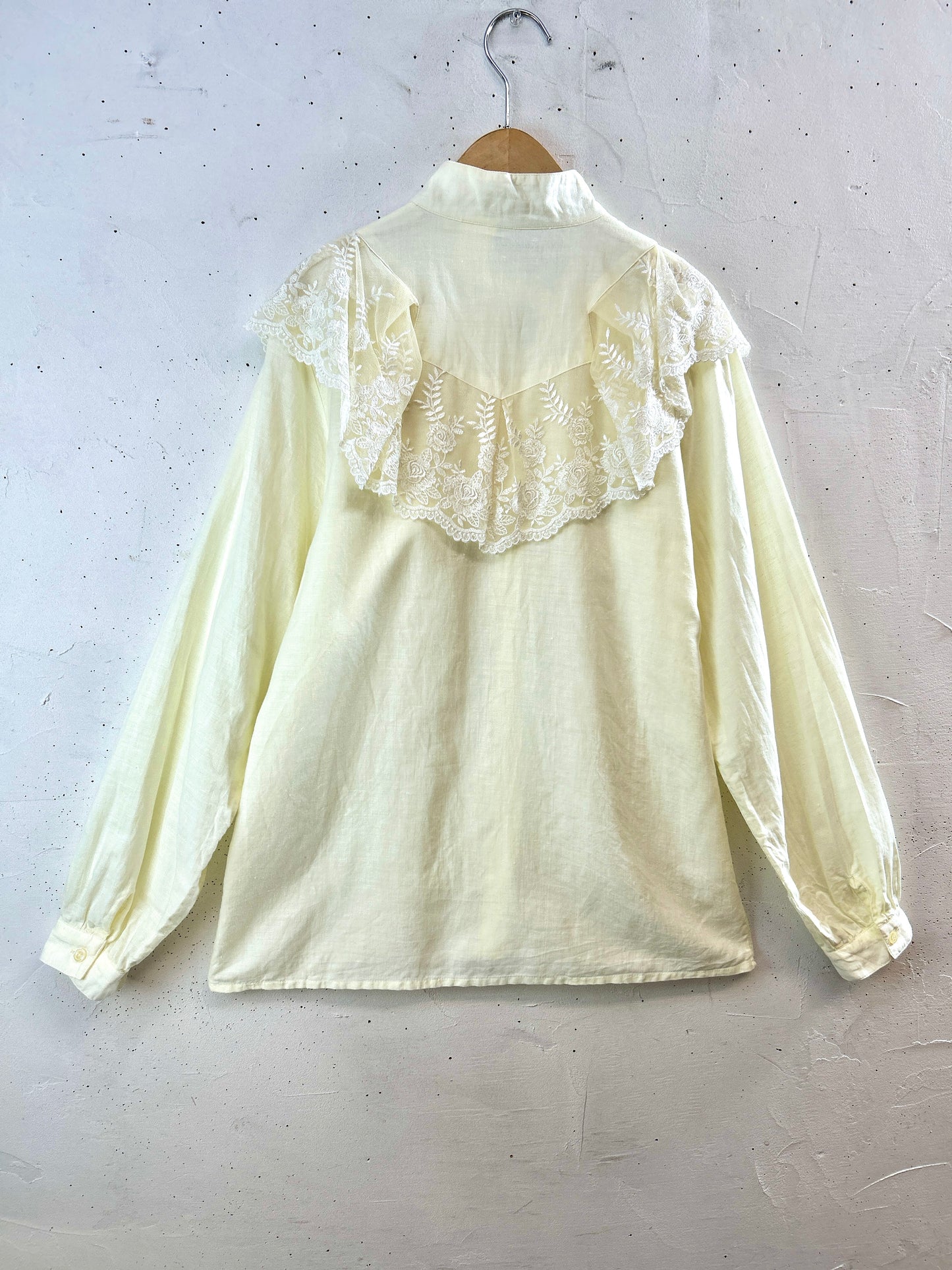 Vintage White Blouse [K30844]