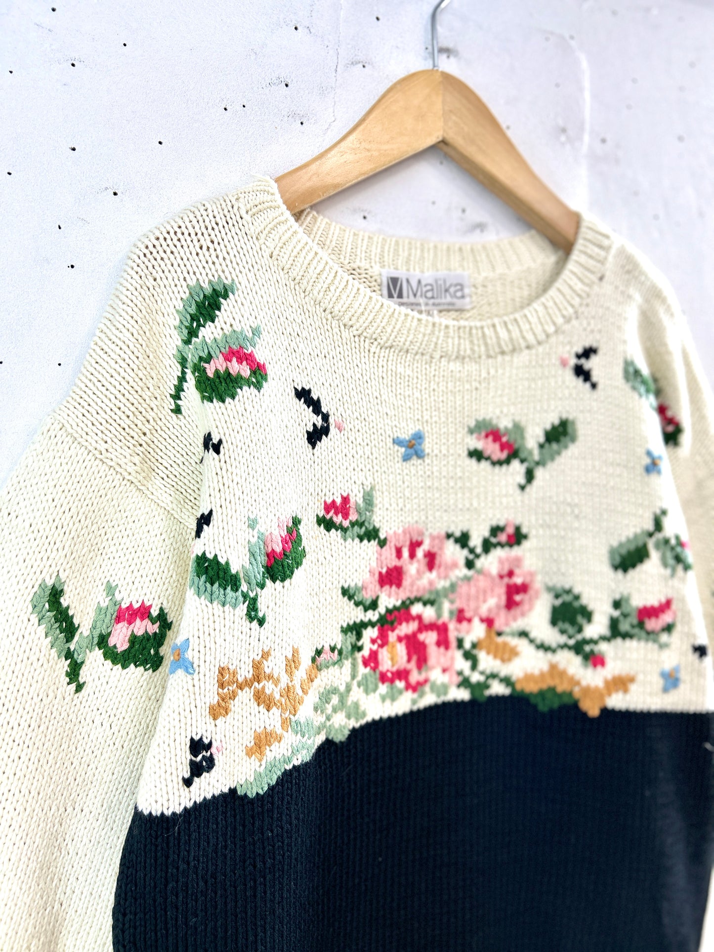 Vintage Sweater Designed in Australia  [A31222]