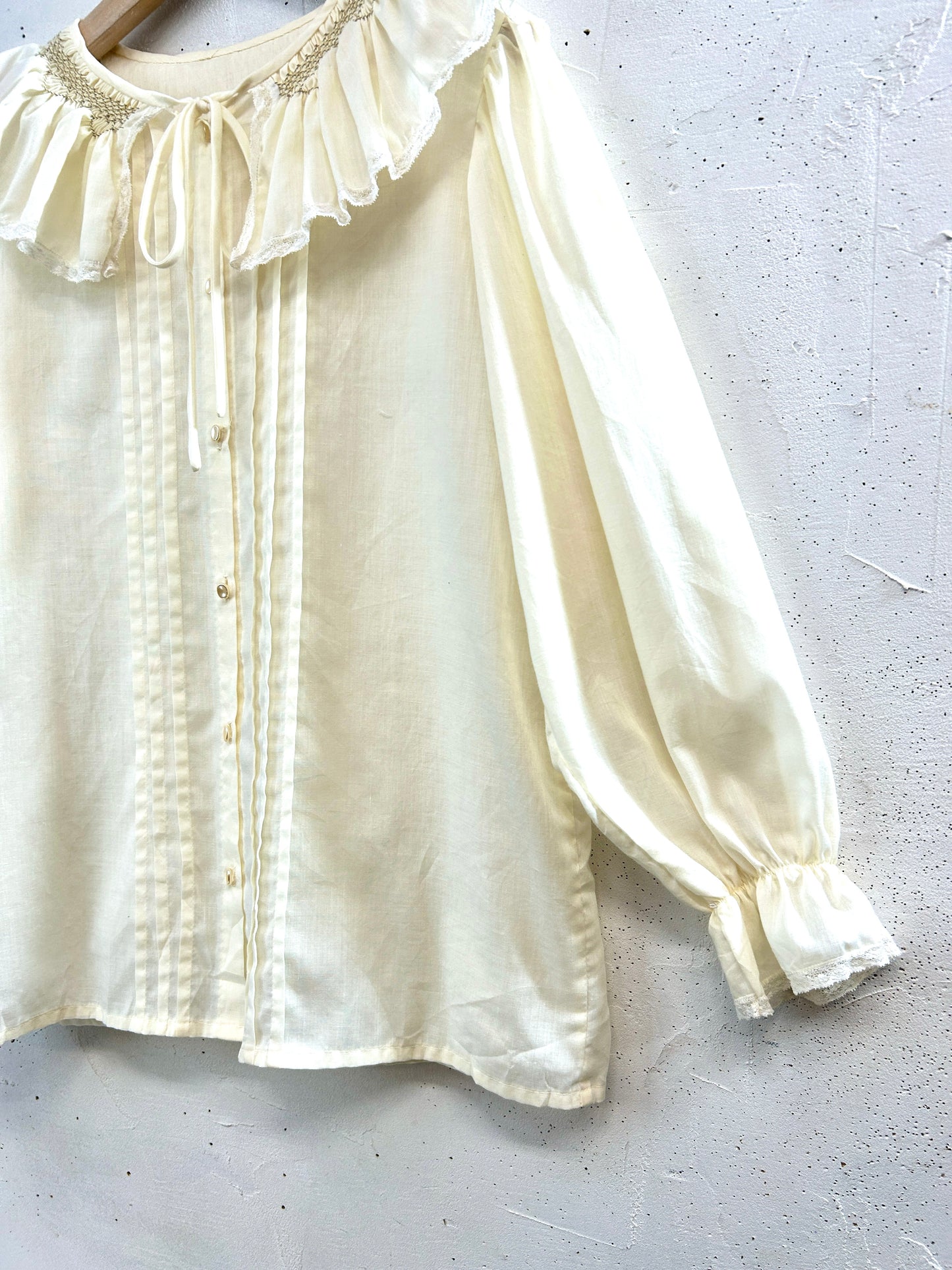 Vintage White Blouse [E32485]