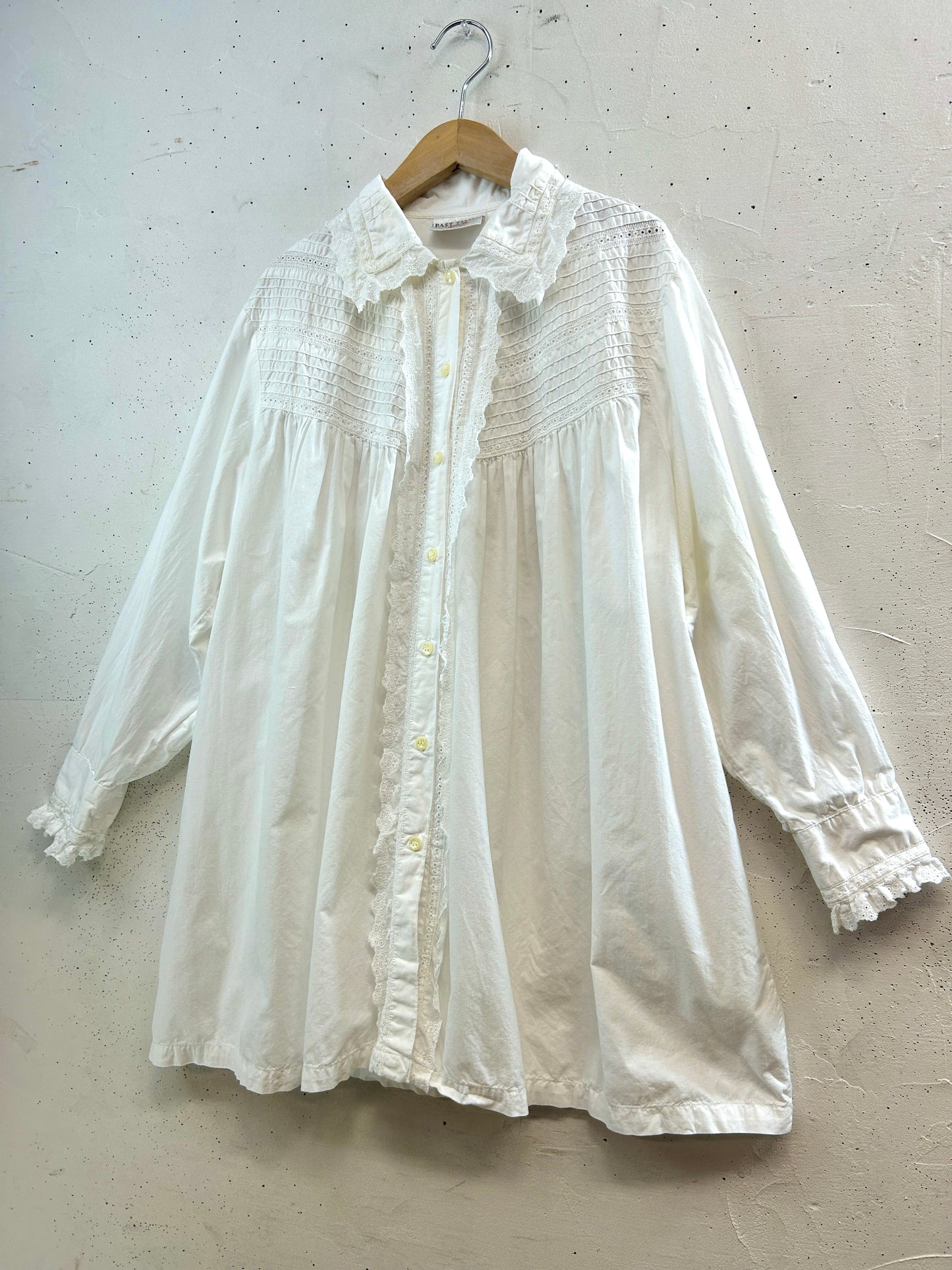 Vintage White Blouse [D32381]