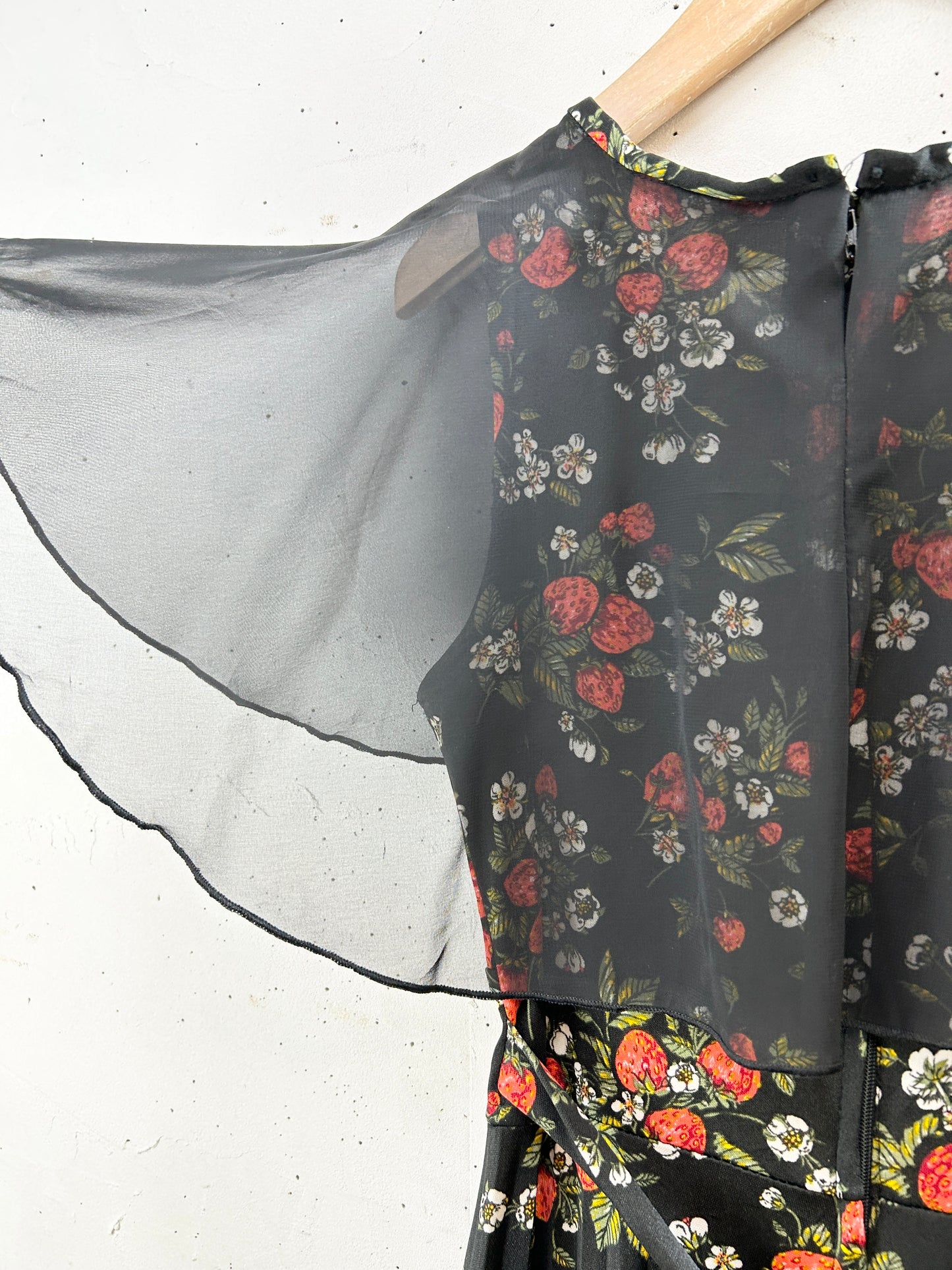 Vintage Strawberries Dress [H30912]