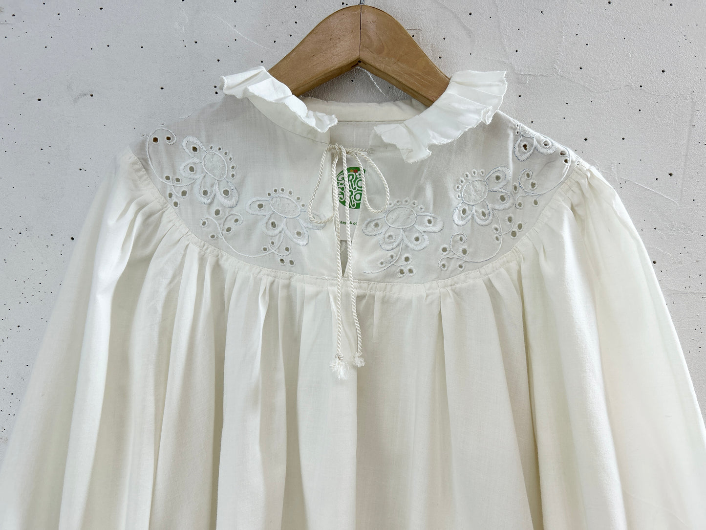 Vintage White Blouse [F32825]