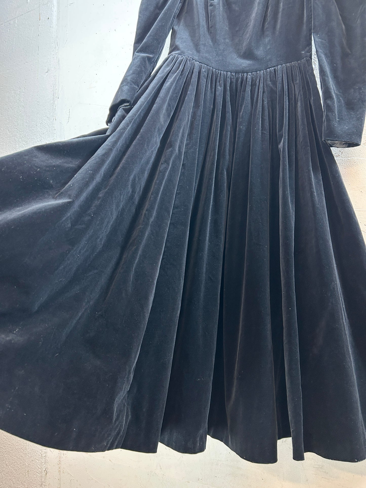 Vintage Velour Dress 〜Laura Ashley〜 [J30666]