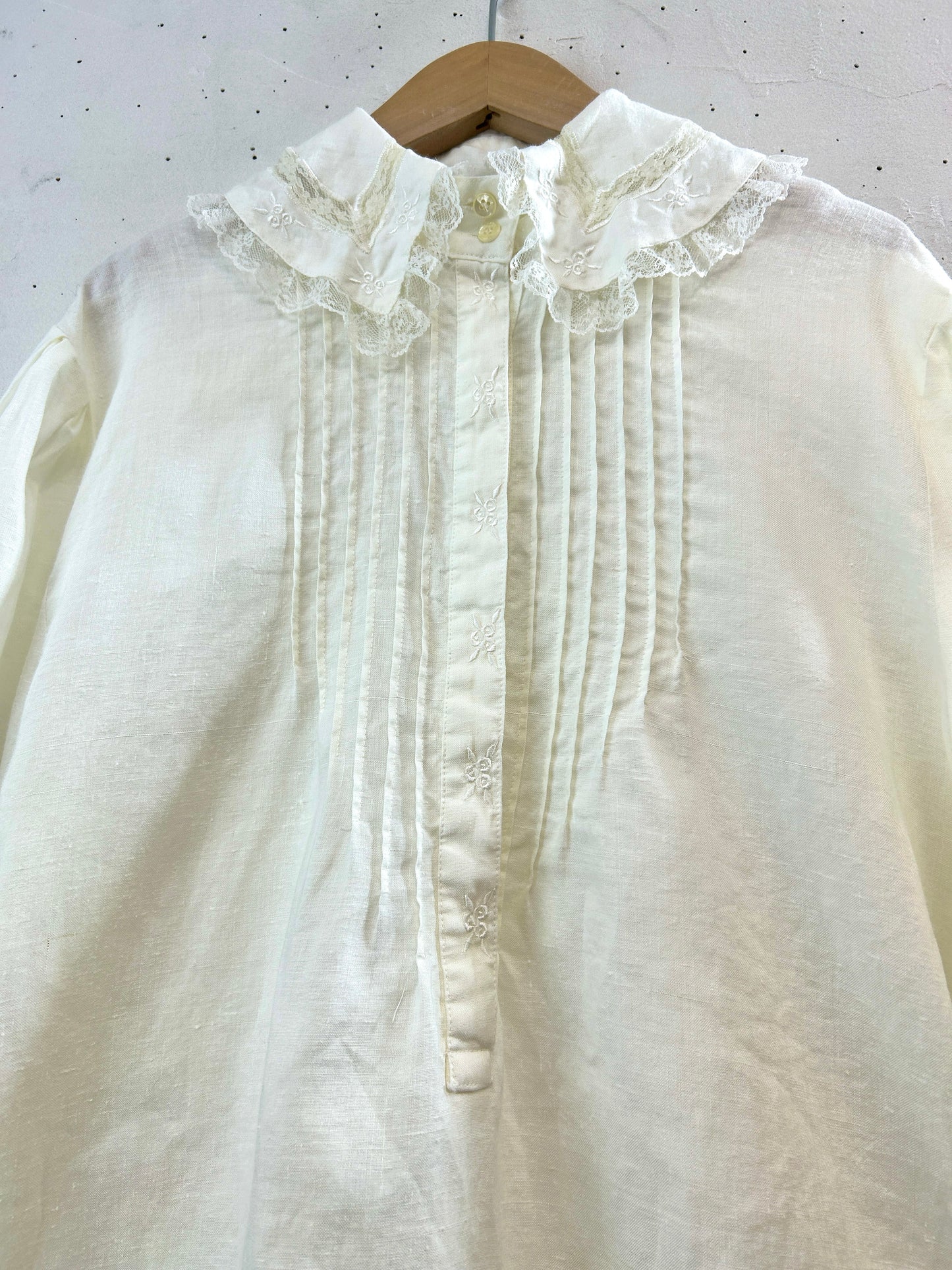 Vintage White Blouse [D32382]