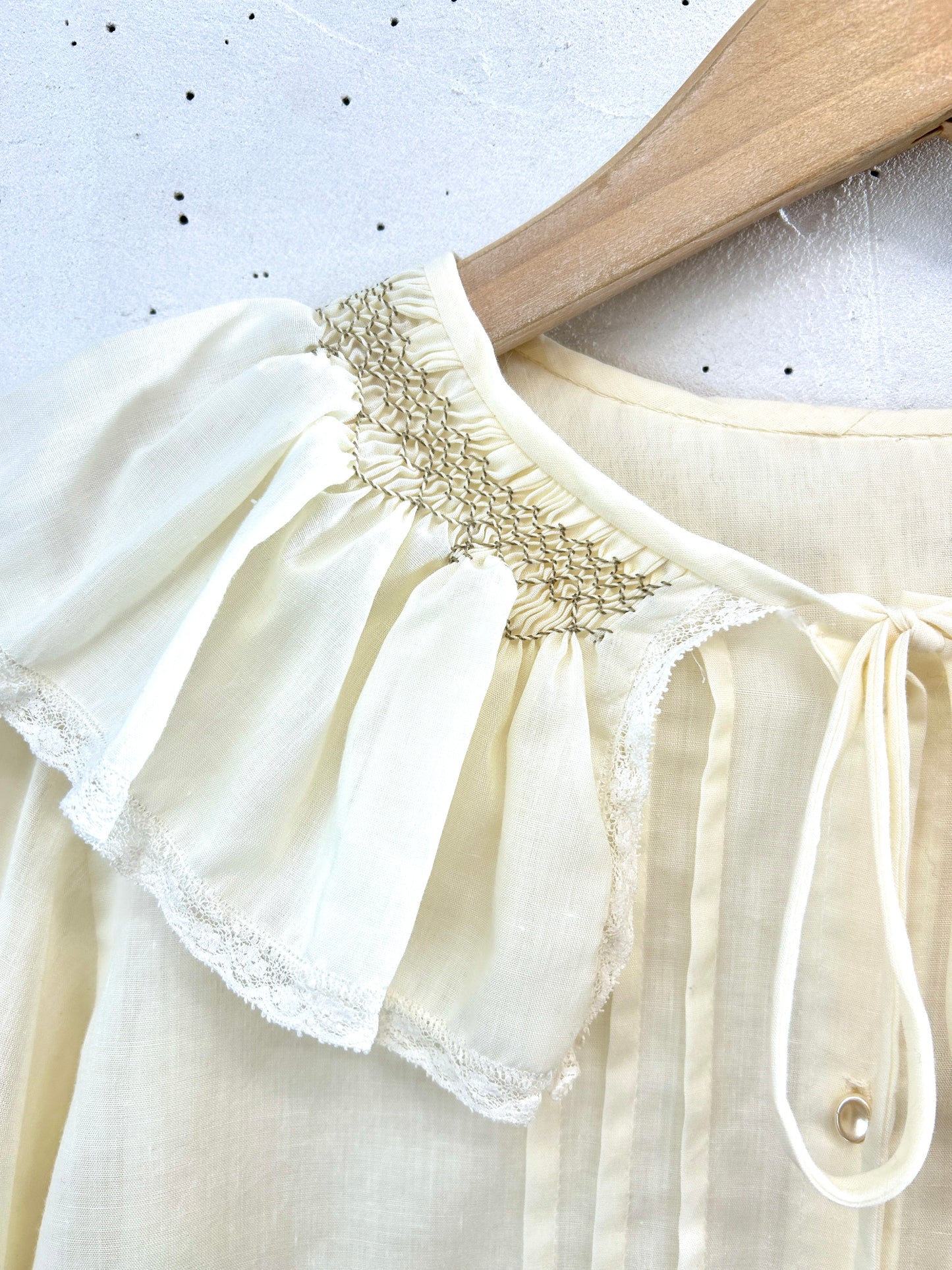 Vintage White Blouse [E32485]