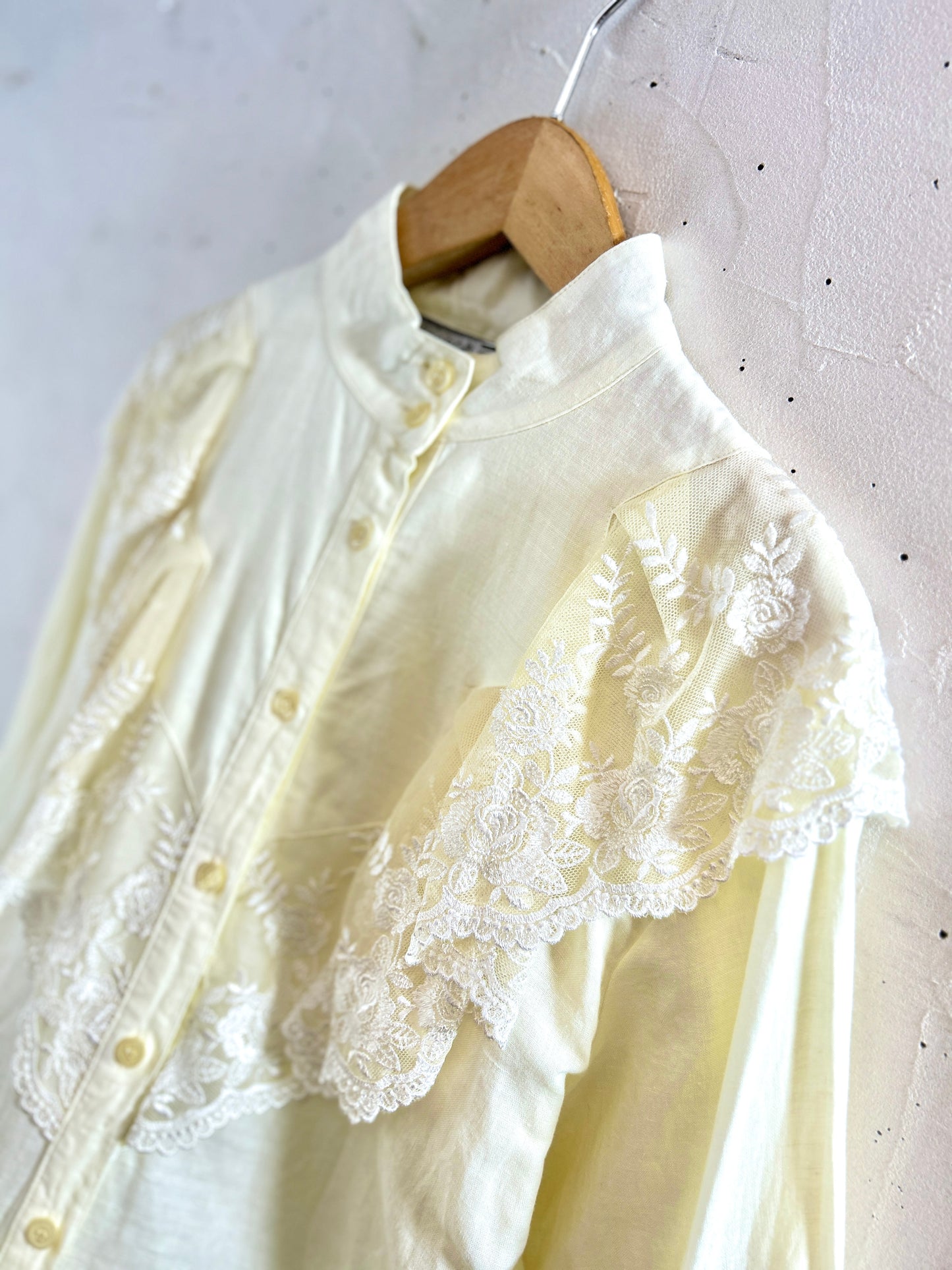 Vintage White Blouse [K30844]