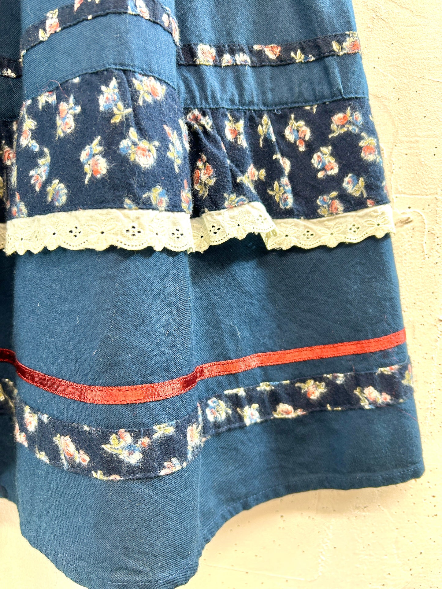 Vintage  Flower  Lace Skirt [L30996]