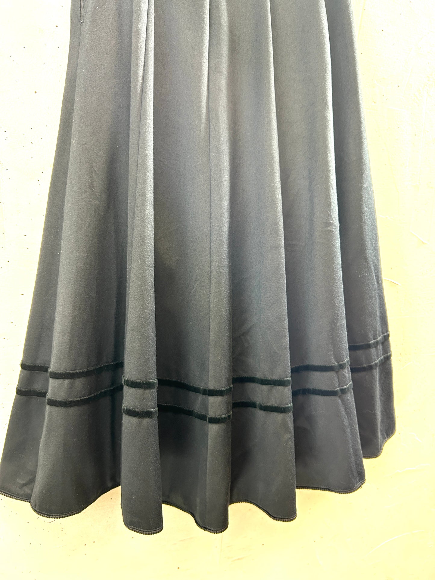 Vintage Tyrol Skirt [I30375]