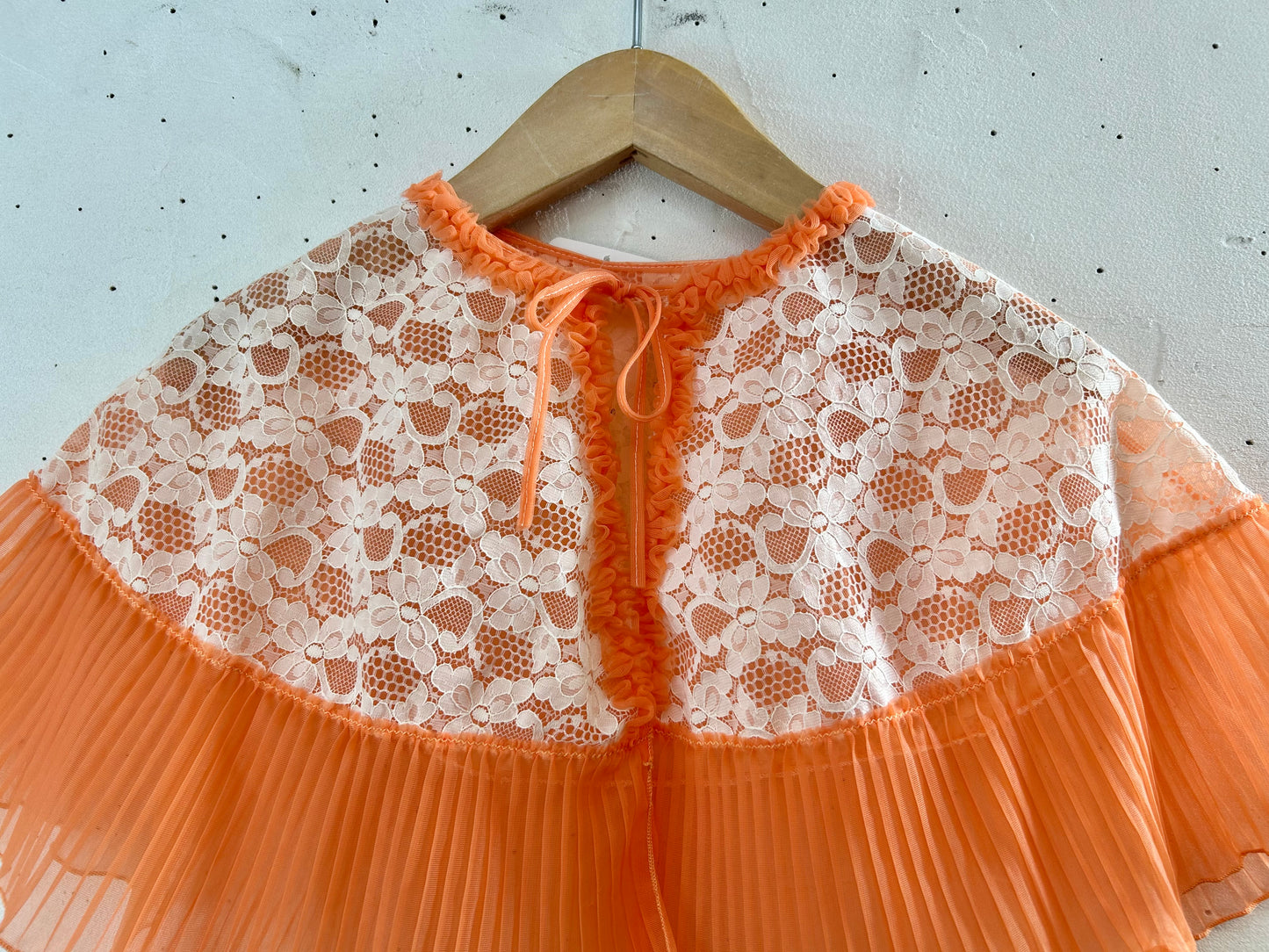 Vintage Lace Short Cape [G30778]