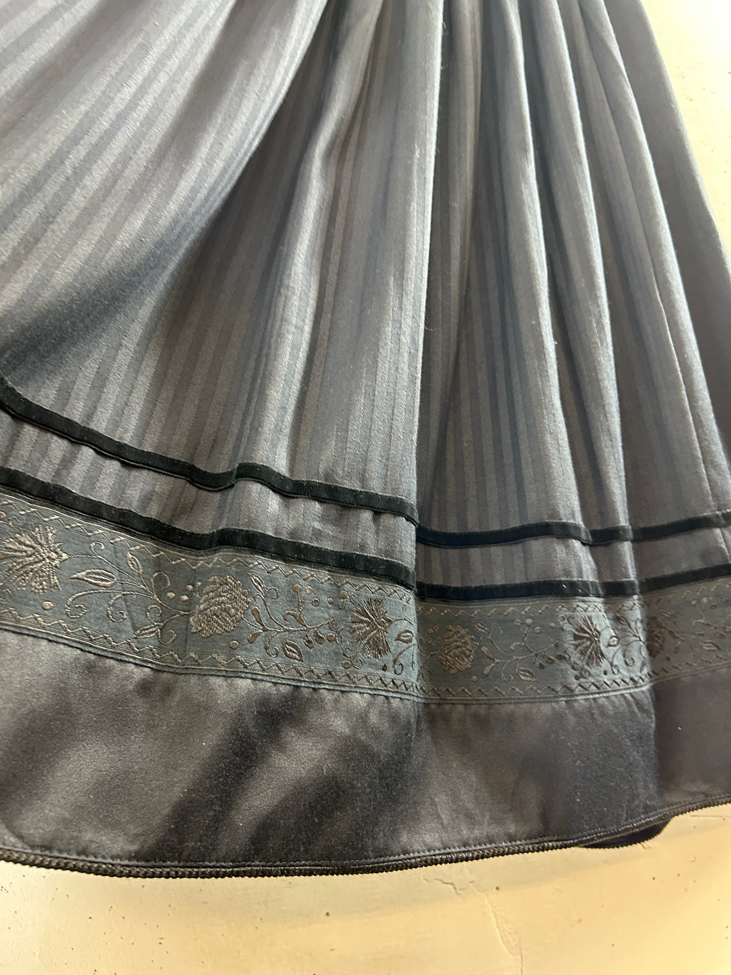 Vintage Tyrol Skirt [I30375]