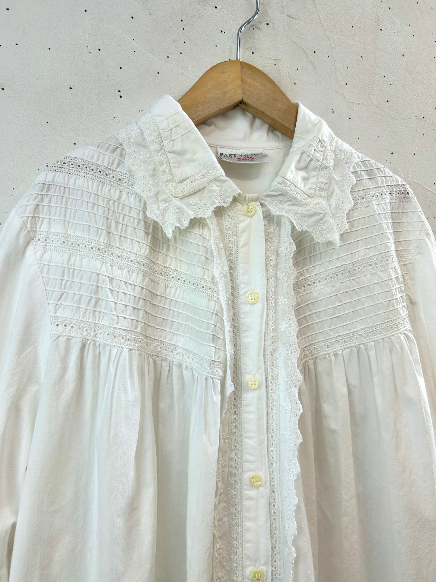 Vintage White Blouse [D32381]