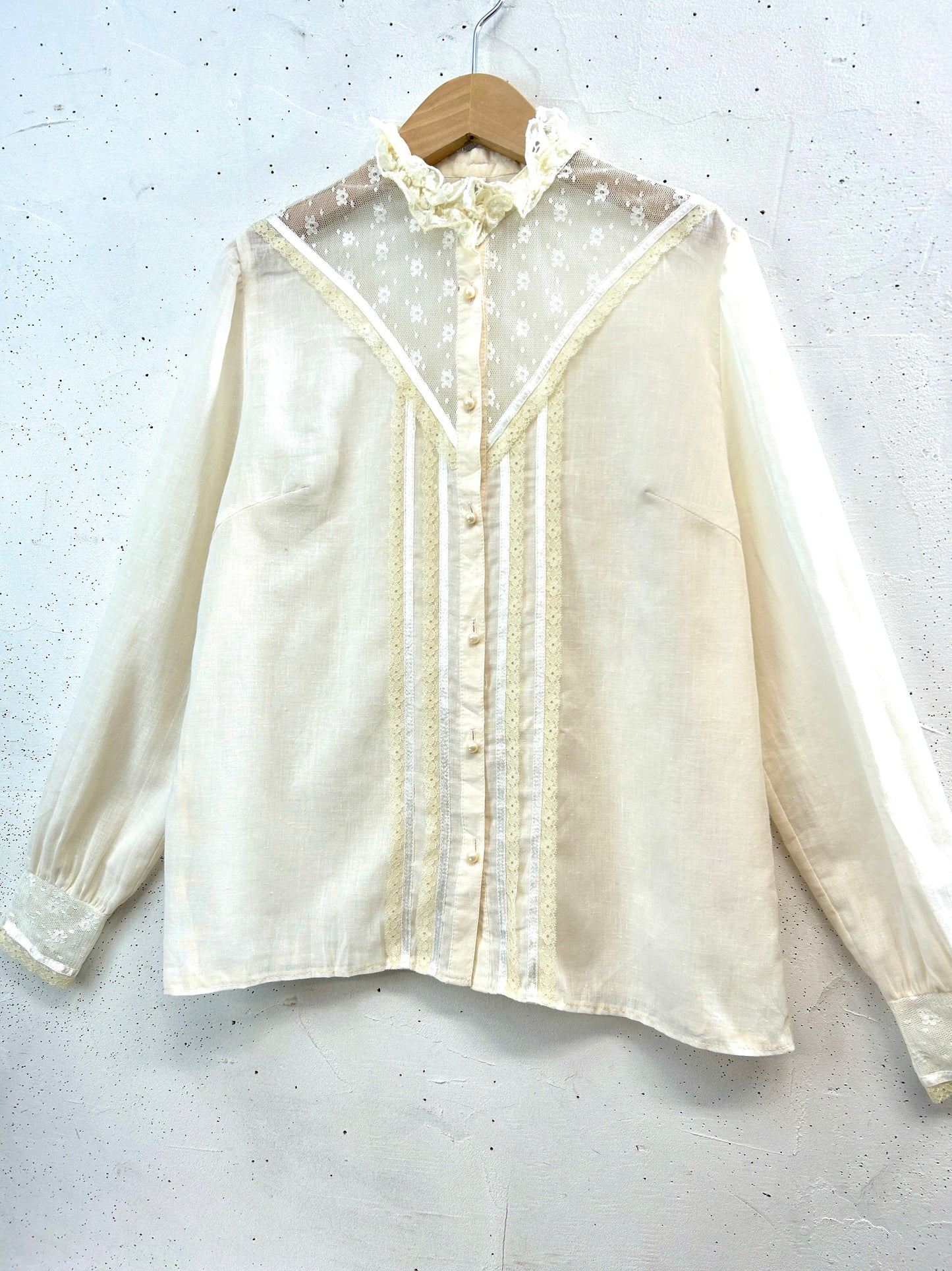 Vintage White Blouse [E32484]