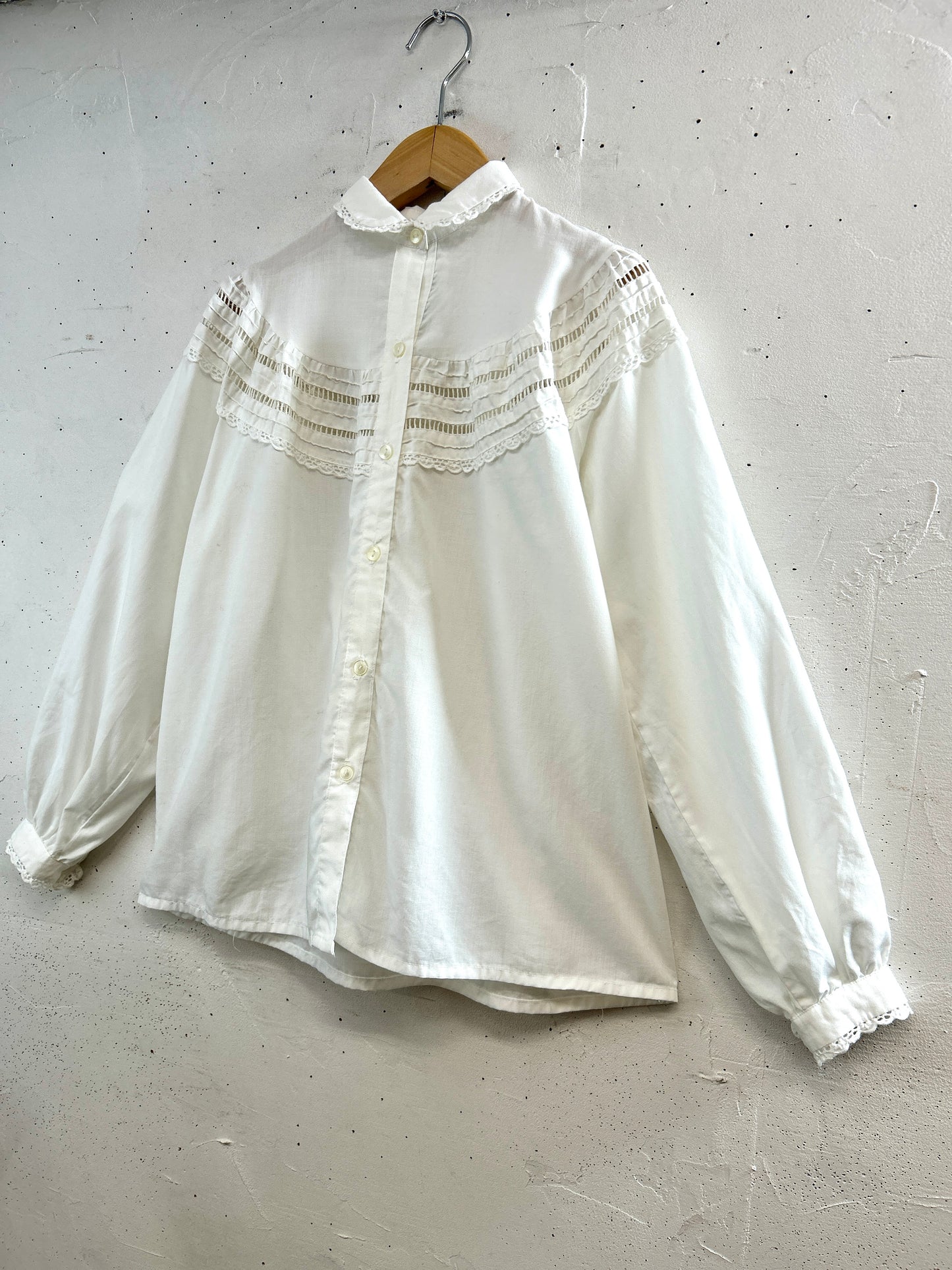 Vintage White Blouse [A31437]