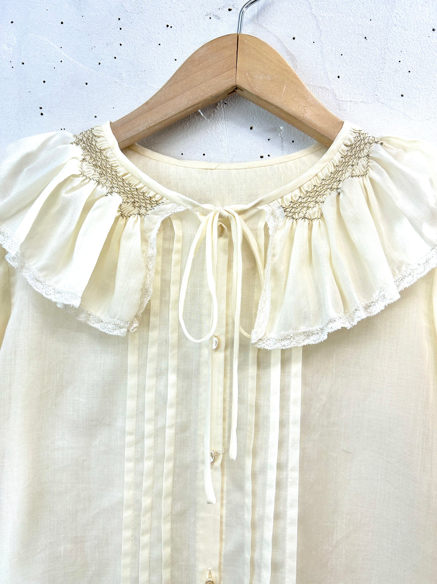 Vintage White Blouse [E32485]