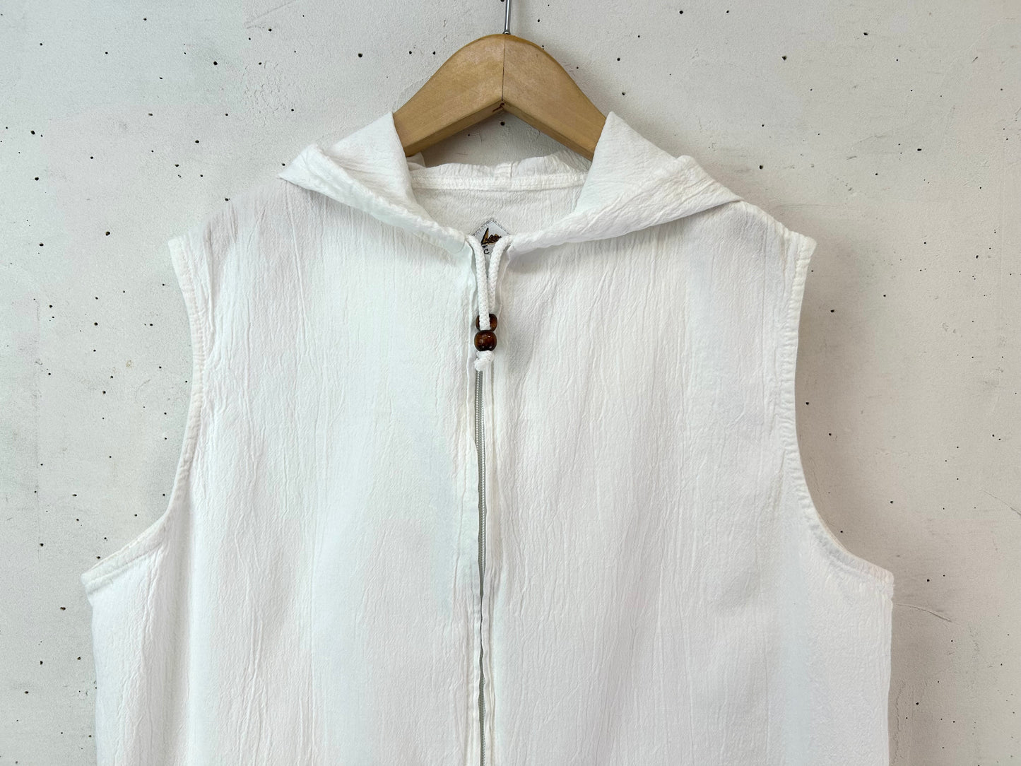 Vintage White Hood Vest [D29996]
