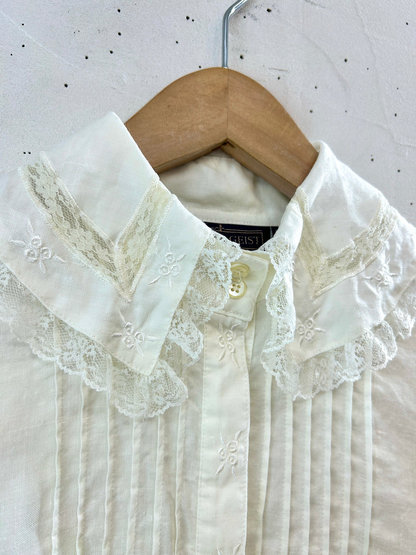 Vintage White Blouse [D32382]