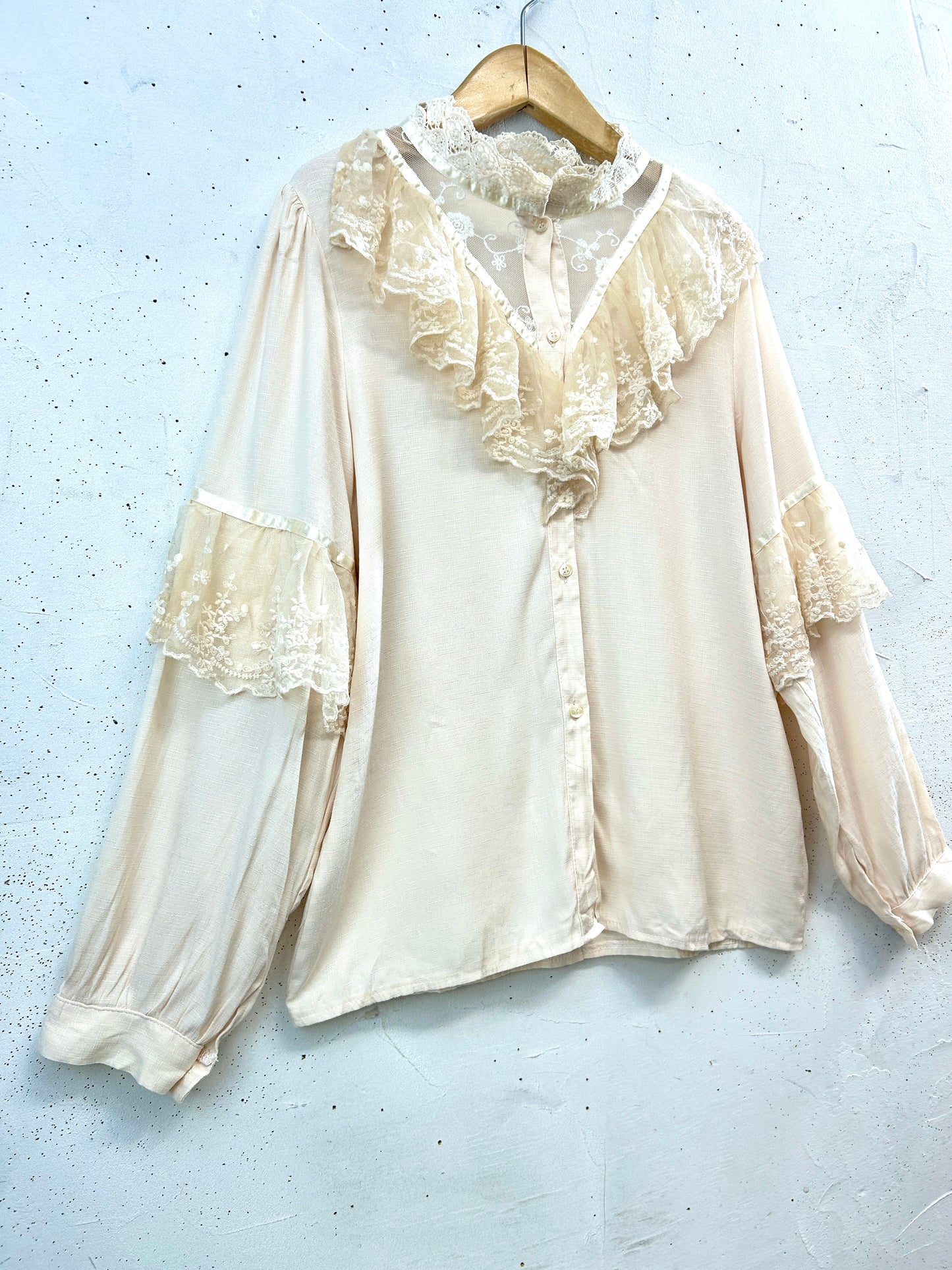 Vintage White Blouse [E32487]