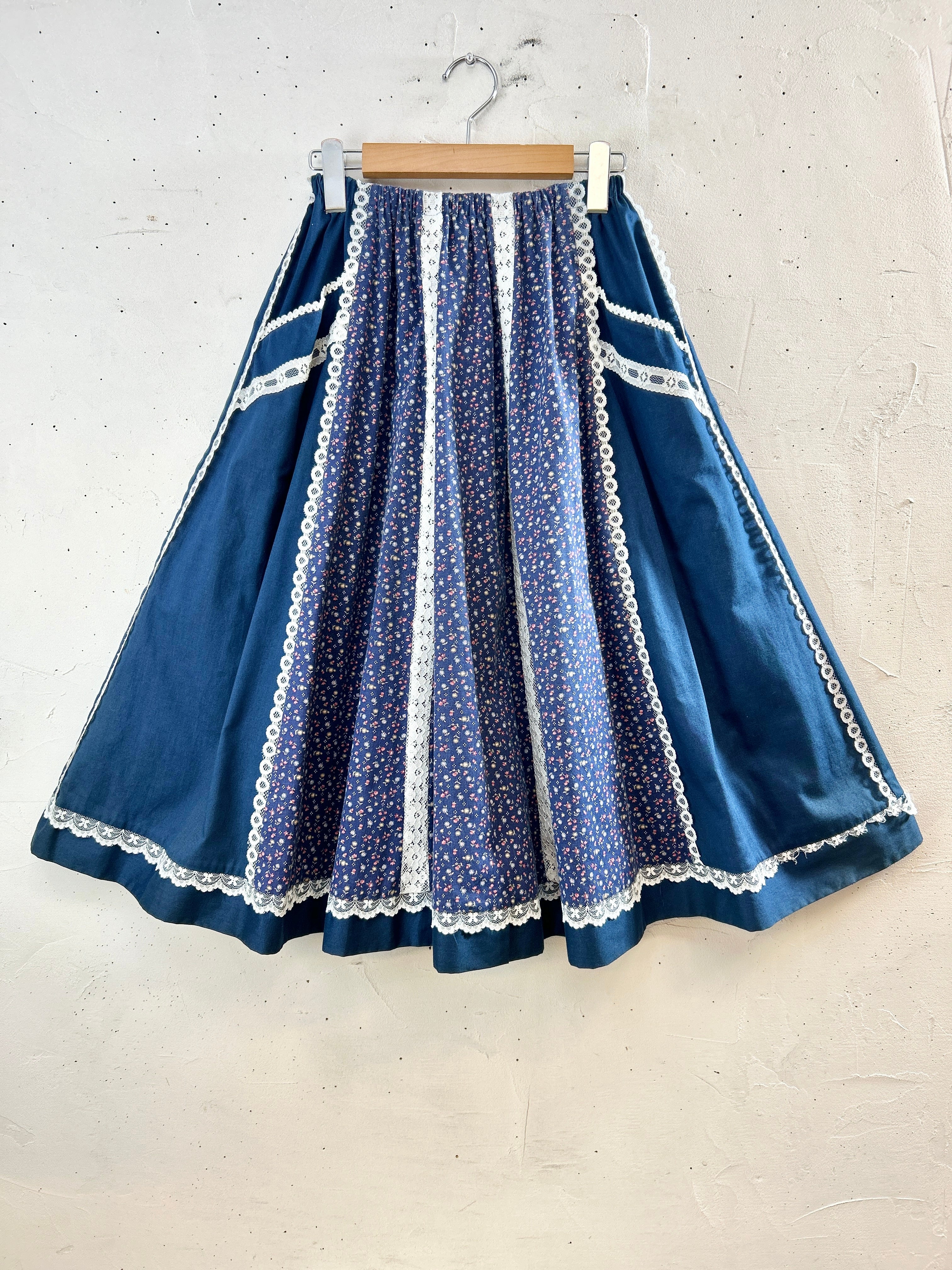 1970年代　ビンテージ　アップリケスカート　刺繍　パッチワーク　お花　蝶々 1970年代 ビンテージ アップリケスカート 刺繍 パッチワーク
