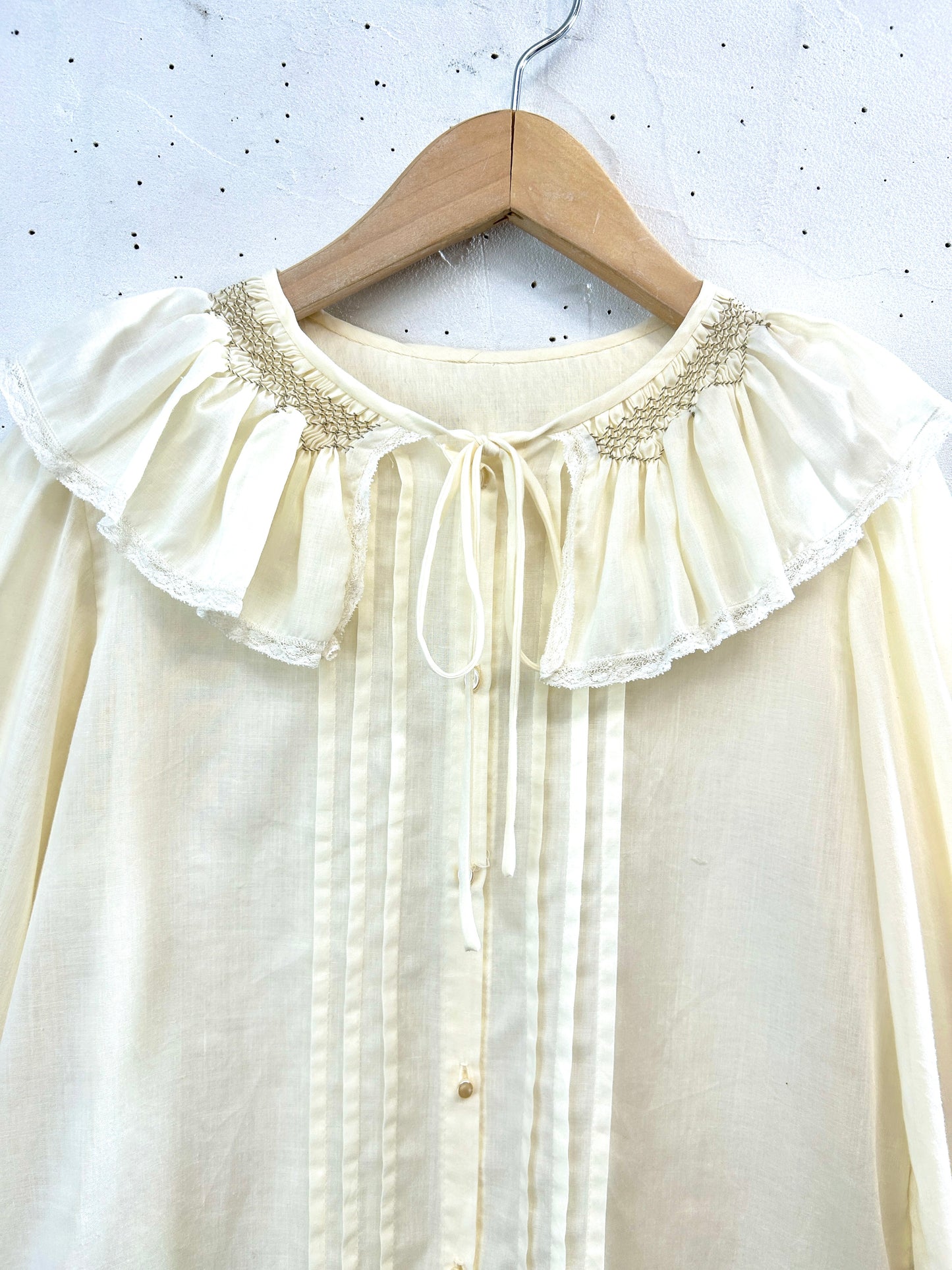 Vintage White Blouse [E32485]