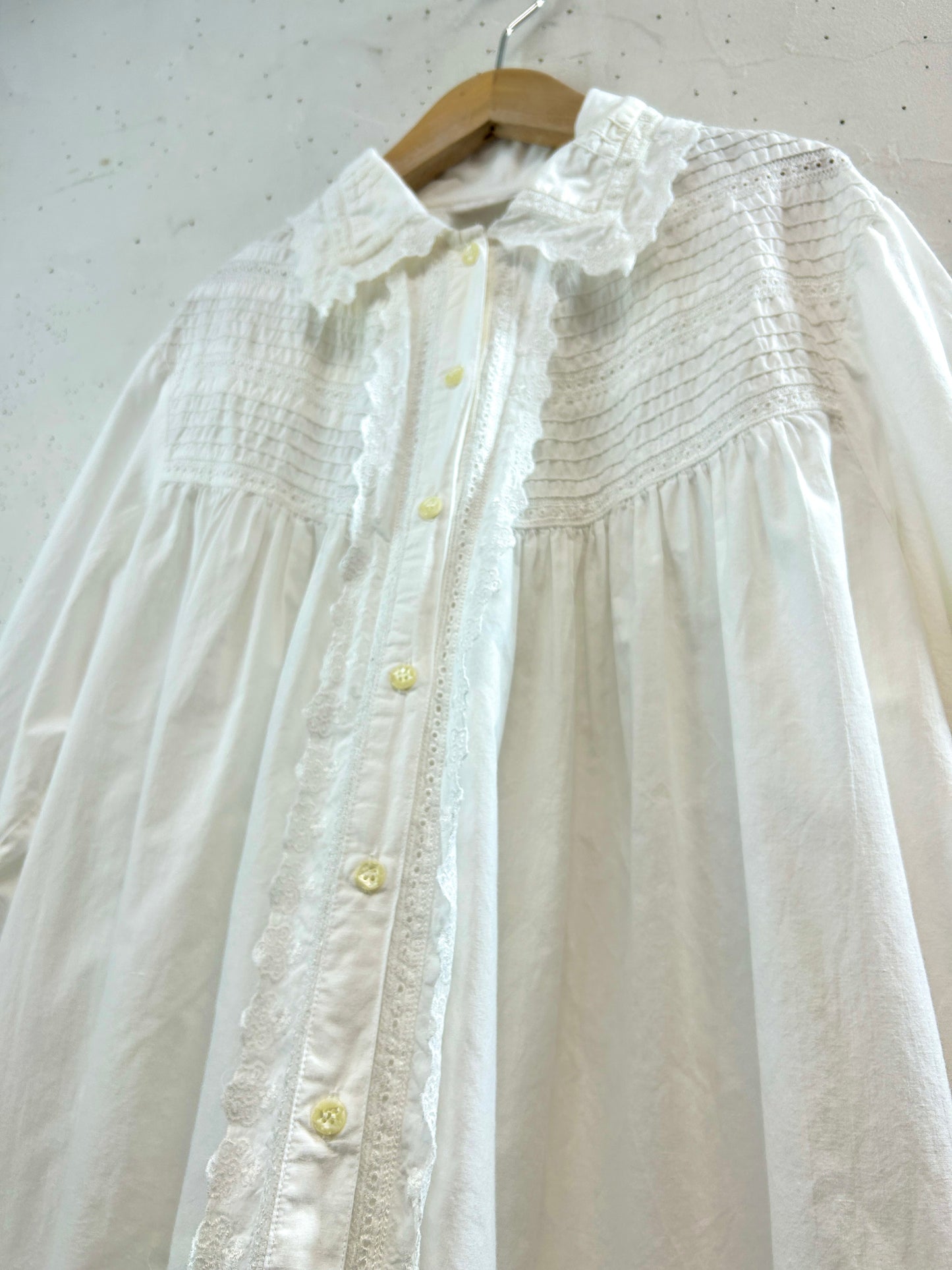 Vintage White Blouse [D32381]