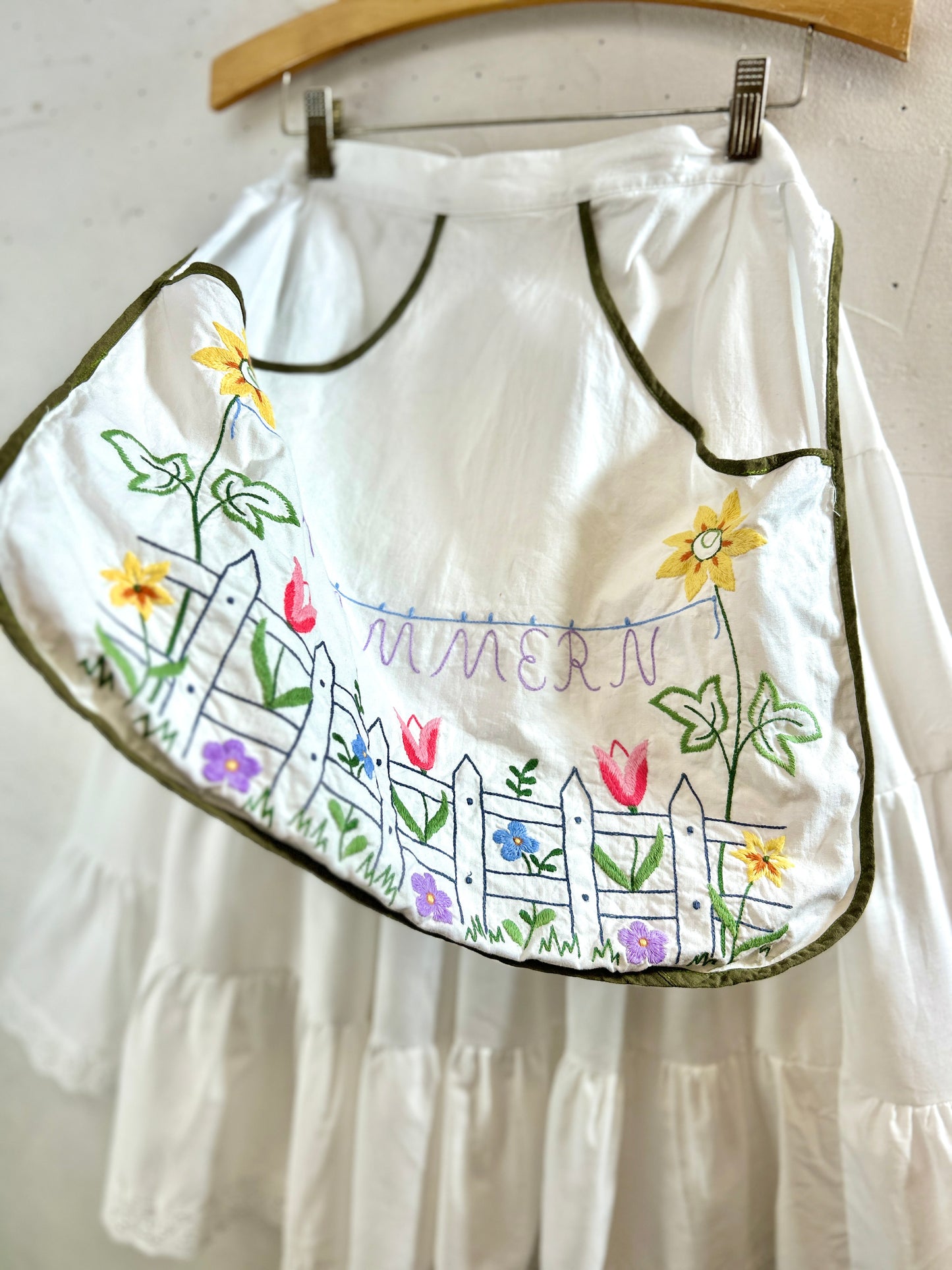 Vintage Apron [J30390]